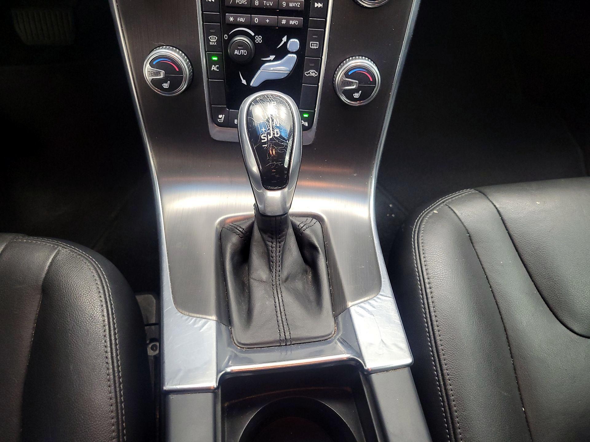 Thumbnail: 2015 Volvo V60 - 15