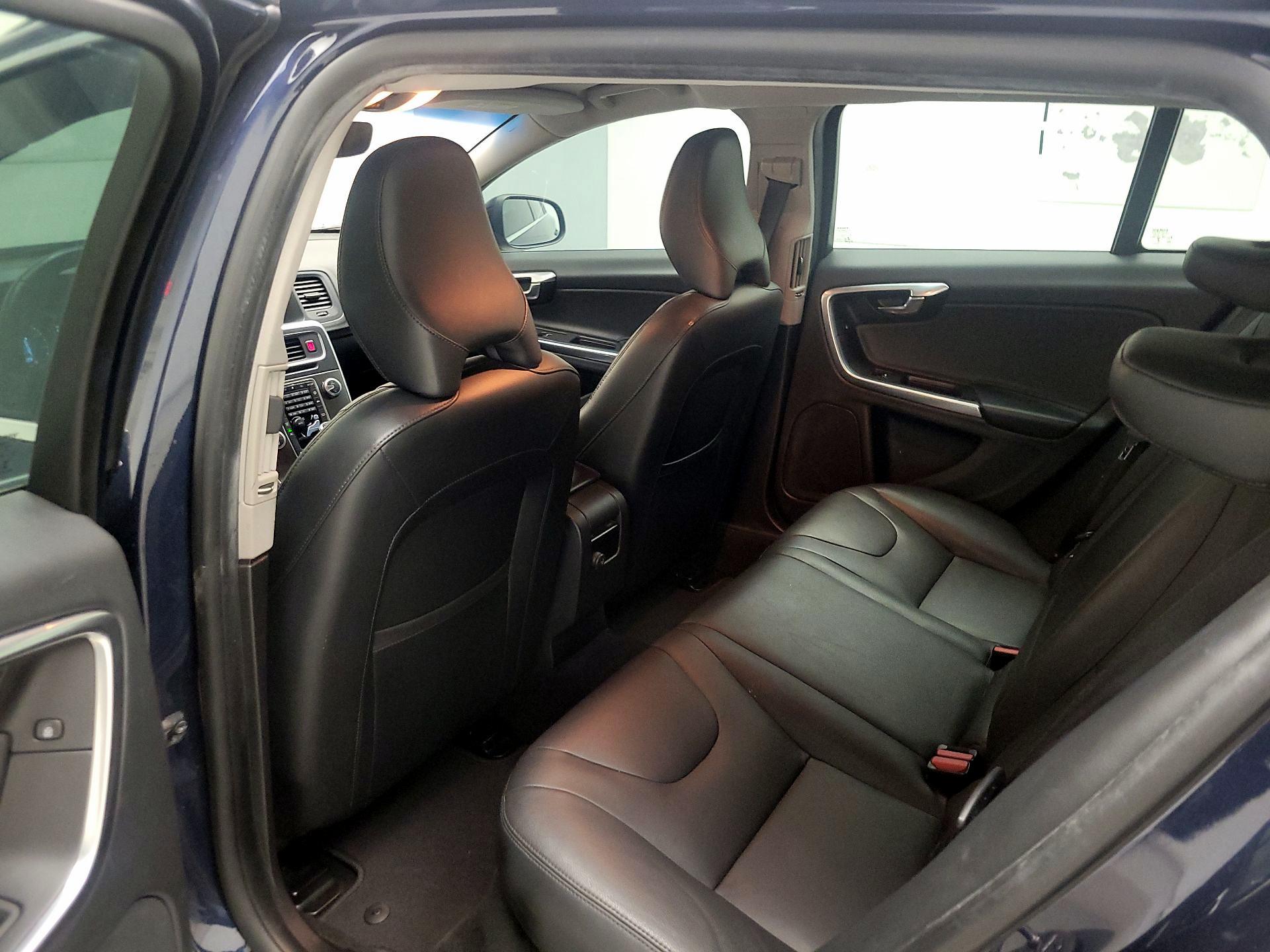 Thumbnail: 2015 Volvo V60 - 16