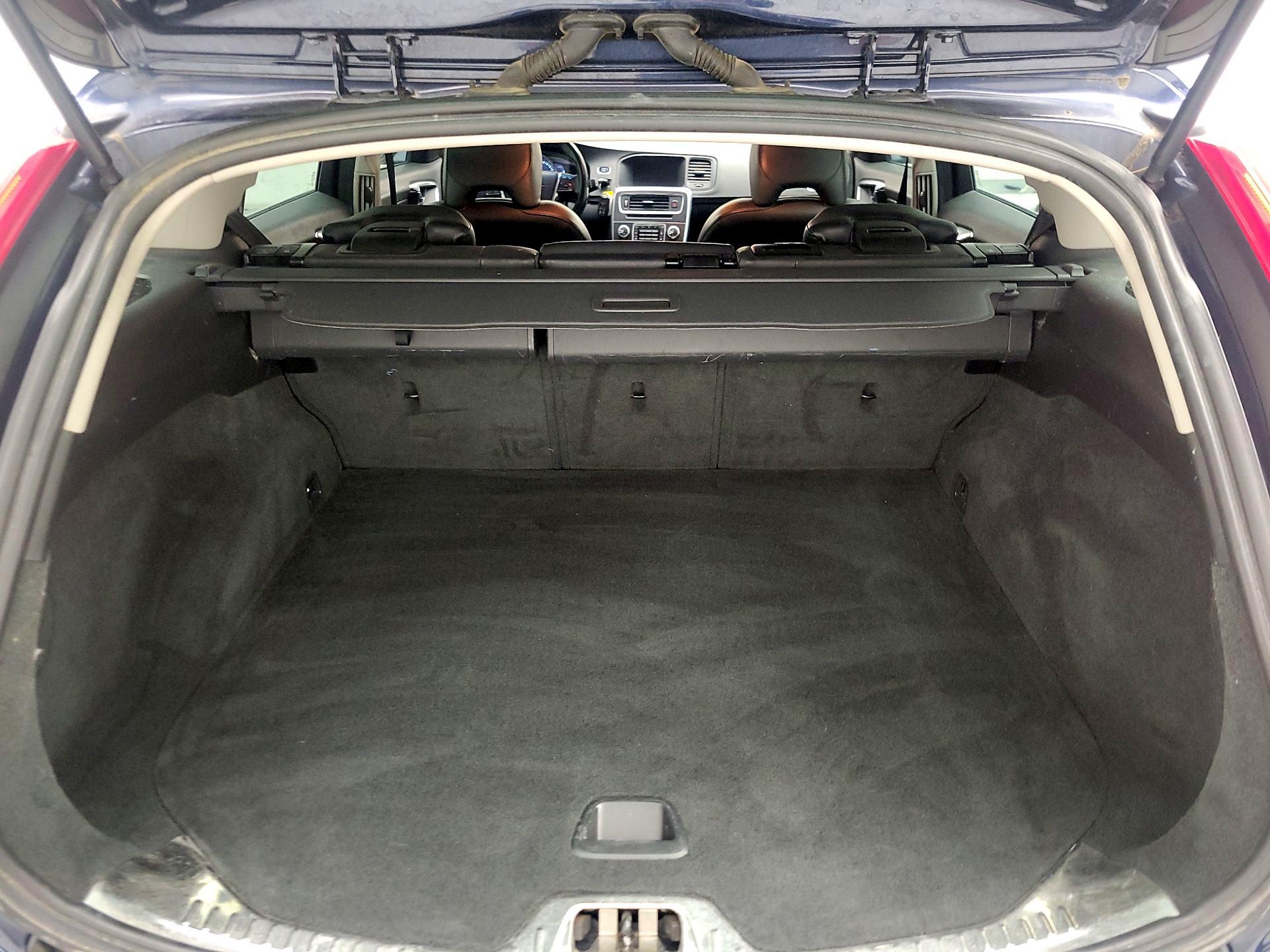 Thumbnail: 2015 Volvo V60 - 17