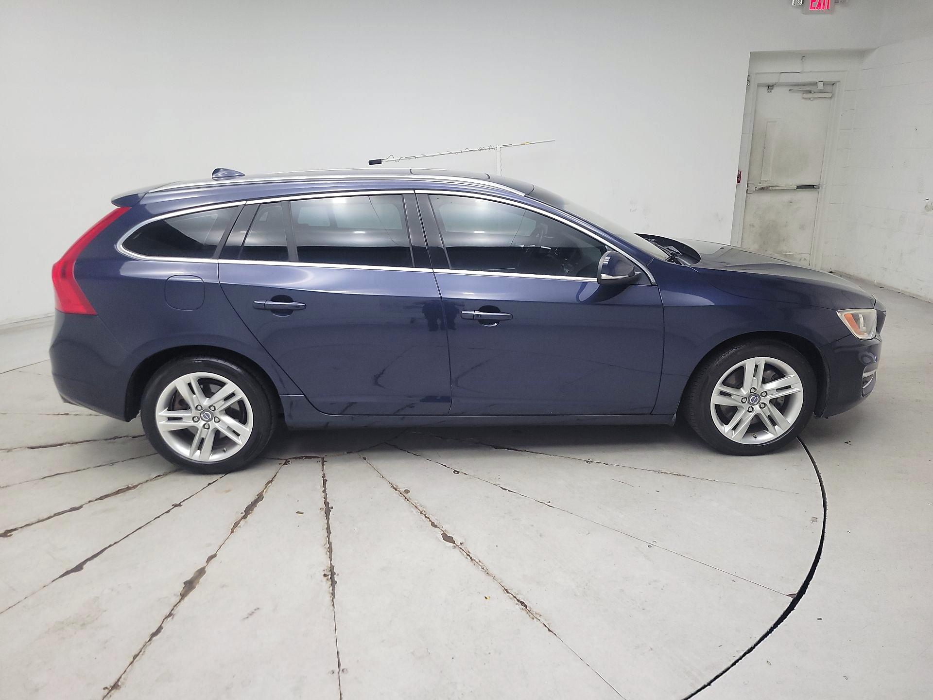 Thumbnail: 2015 Volvo V60 - 4