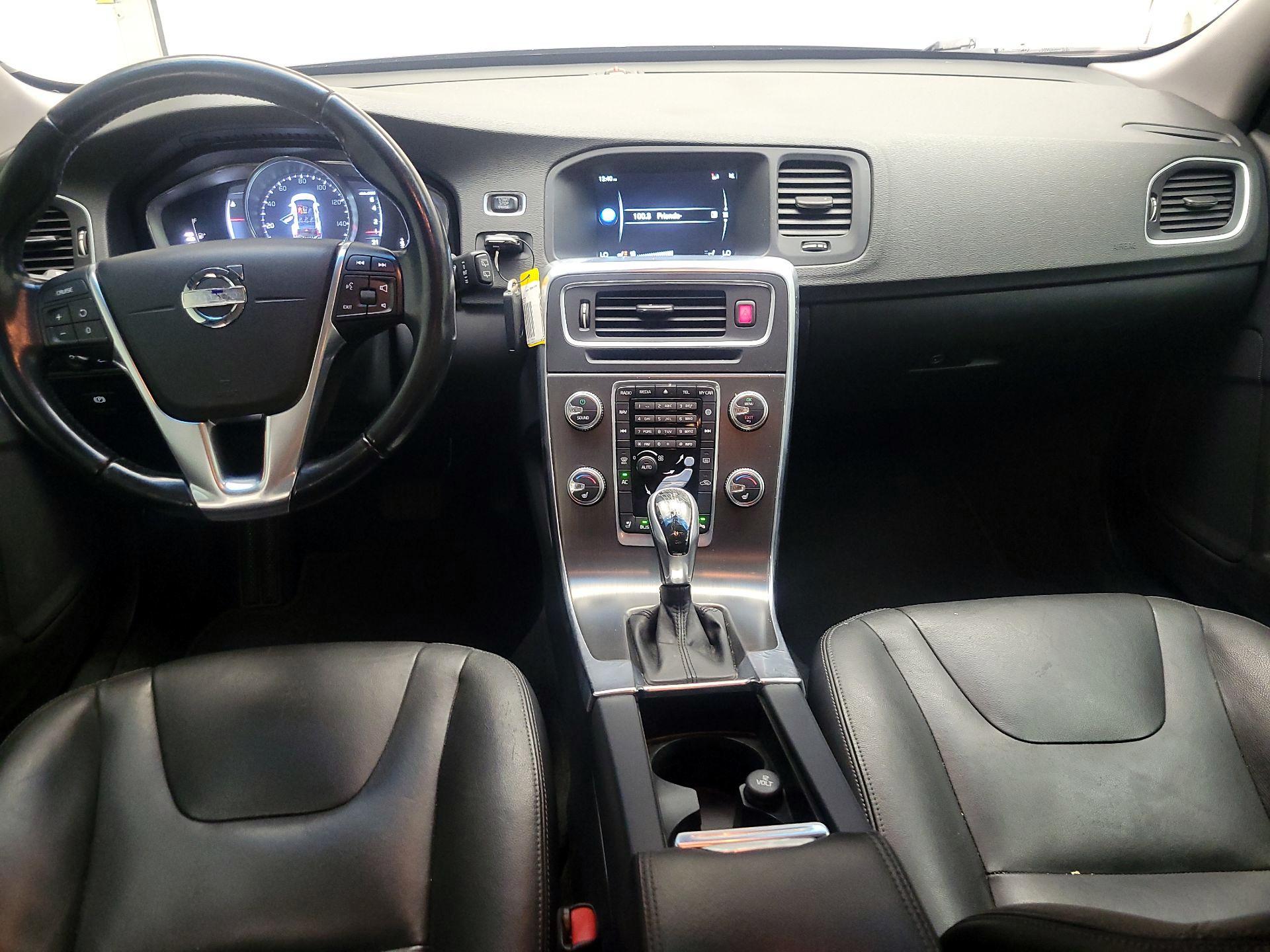 Thumbnail: 2015 Volvo V60 - 8