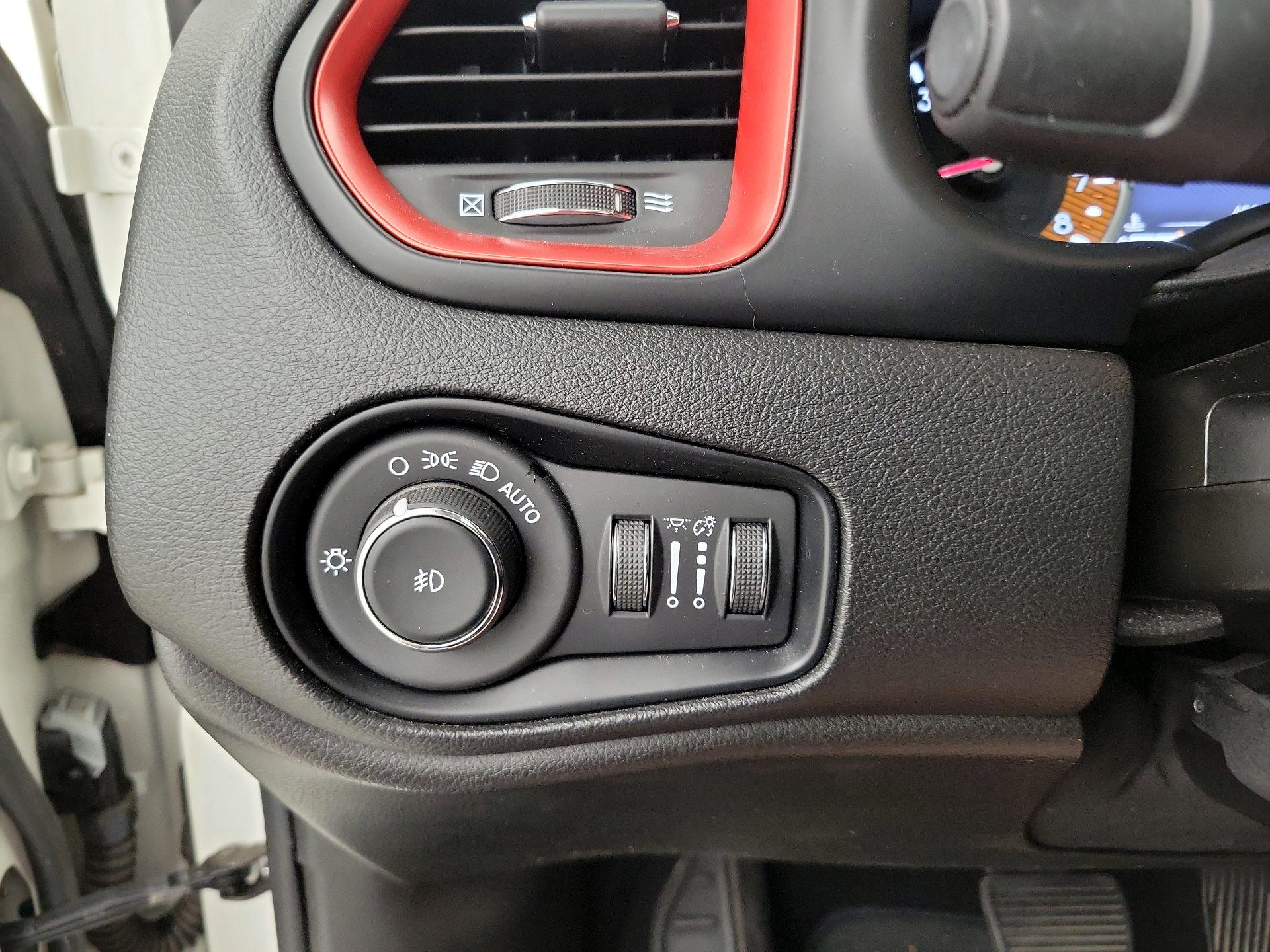 Thumbnail: 2021 Jeep Renegade - 13