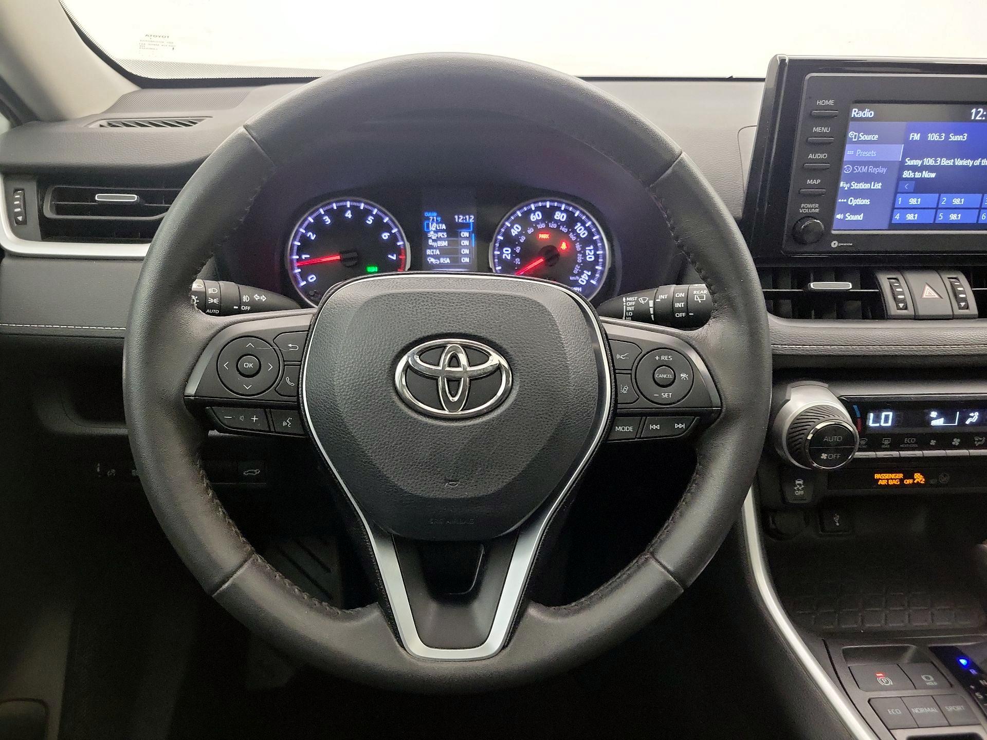 Thumbnail: 2021 Toyota RAV4 - 10