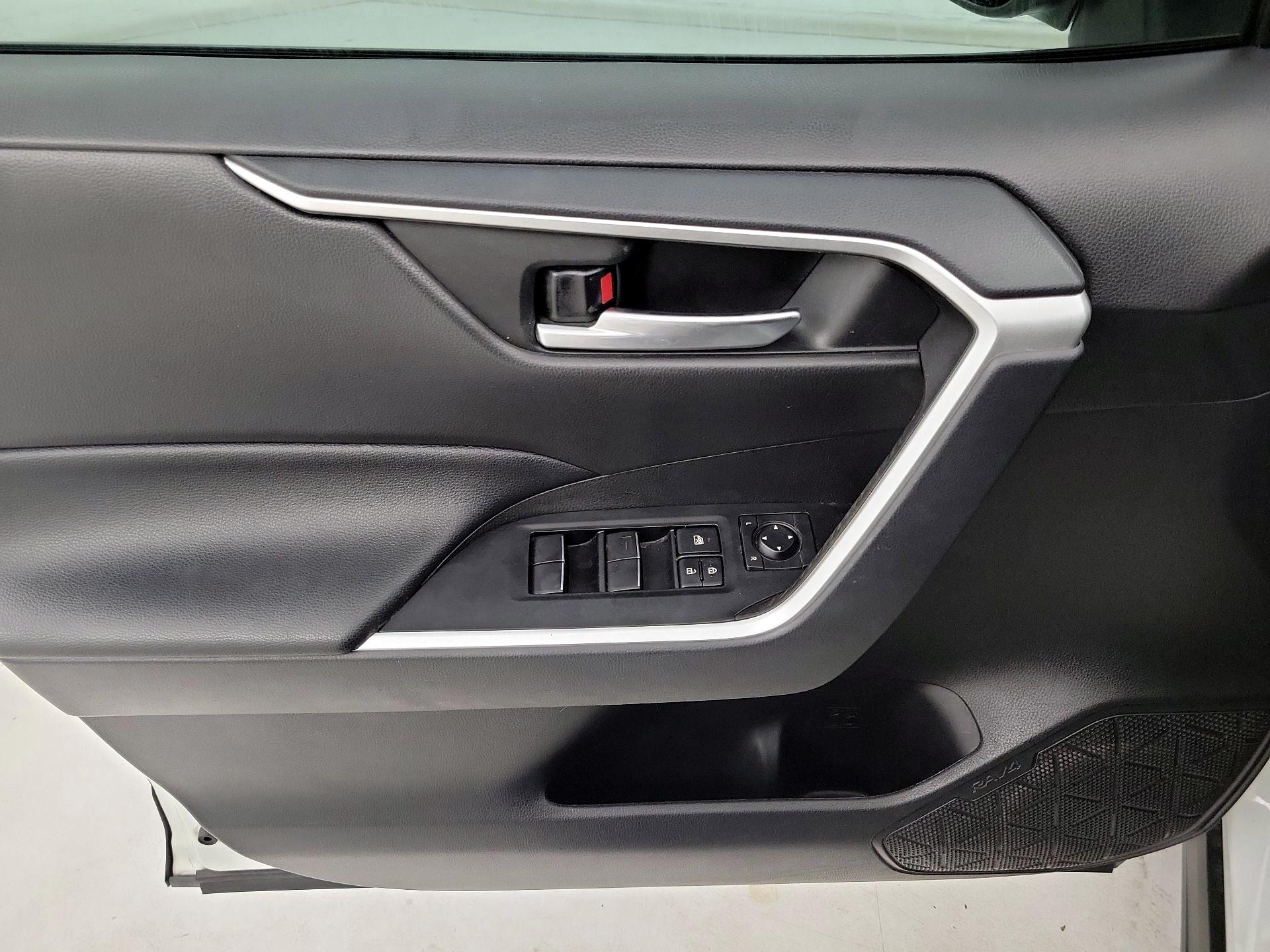 Thumbnail: 2021 Toyota RAV4 - 12