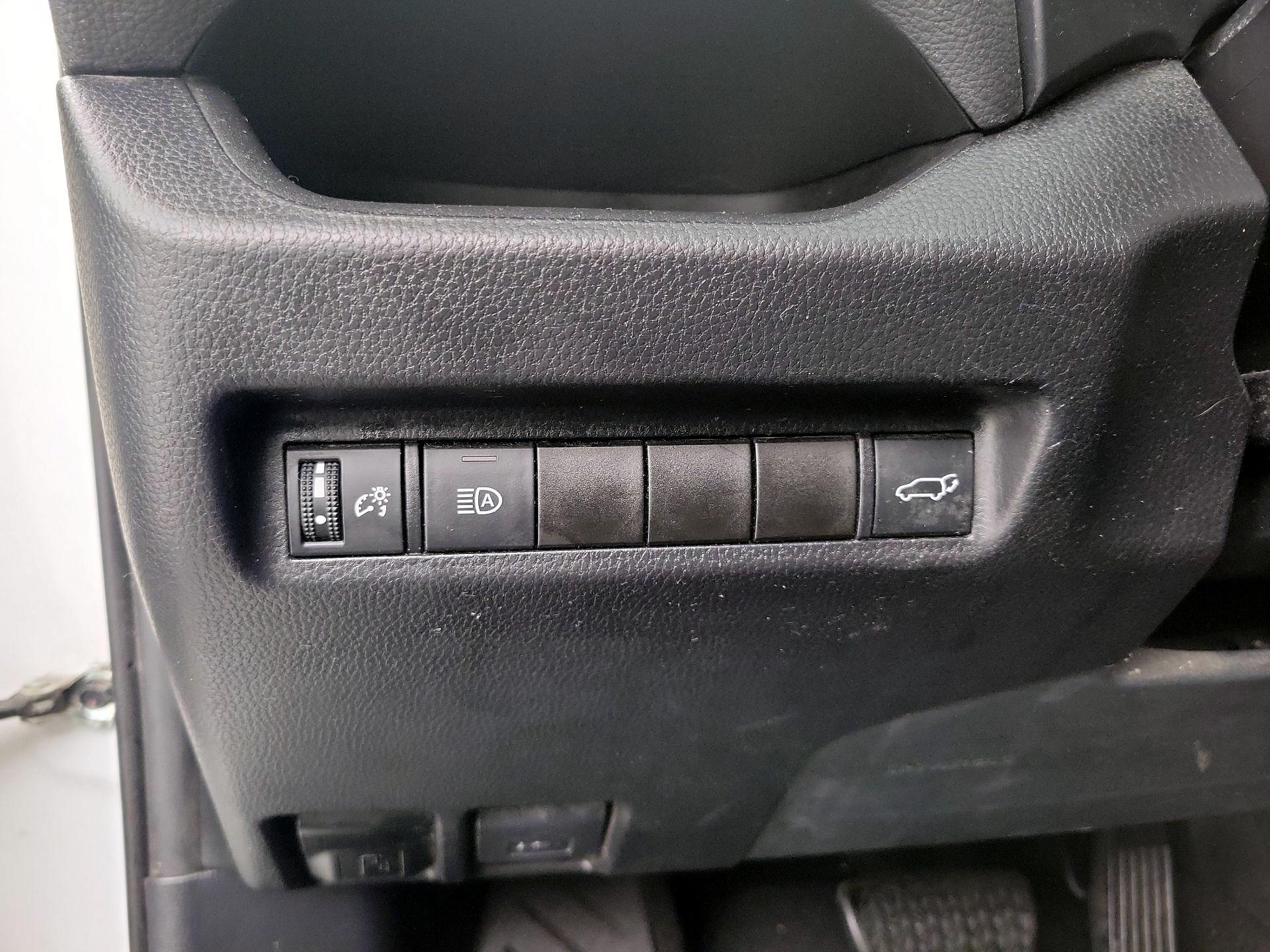 Thumbnail: 2021 Toyota RAV4 - 13