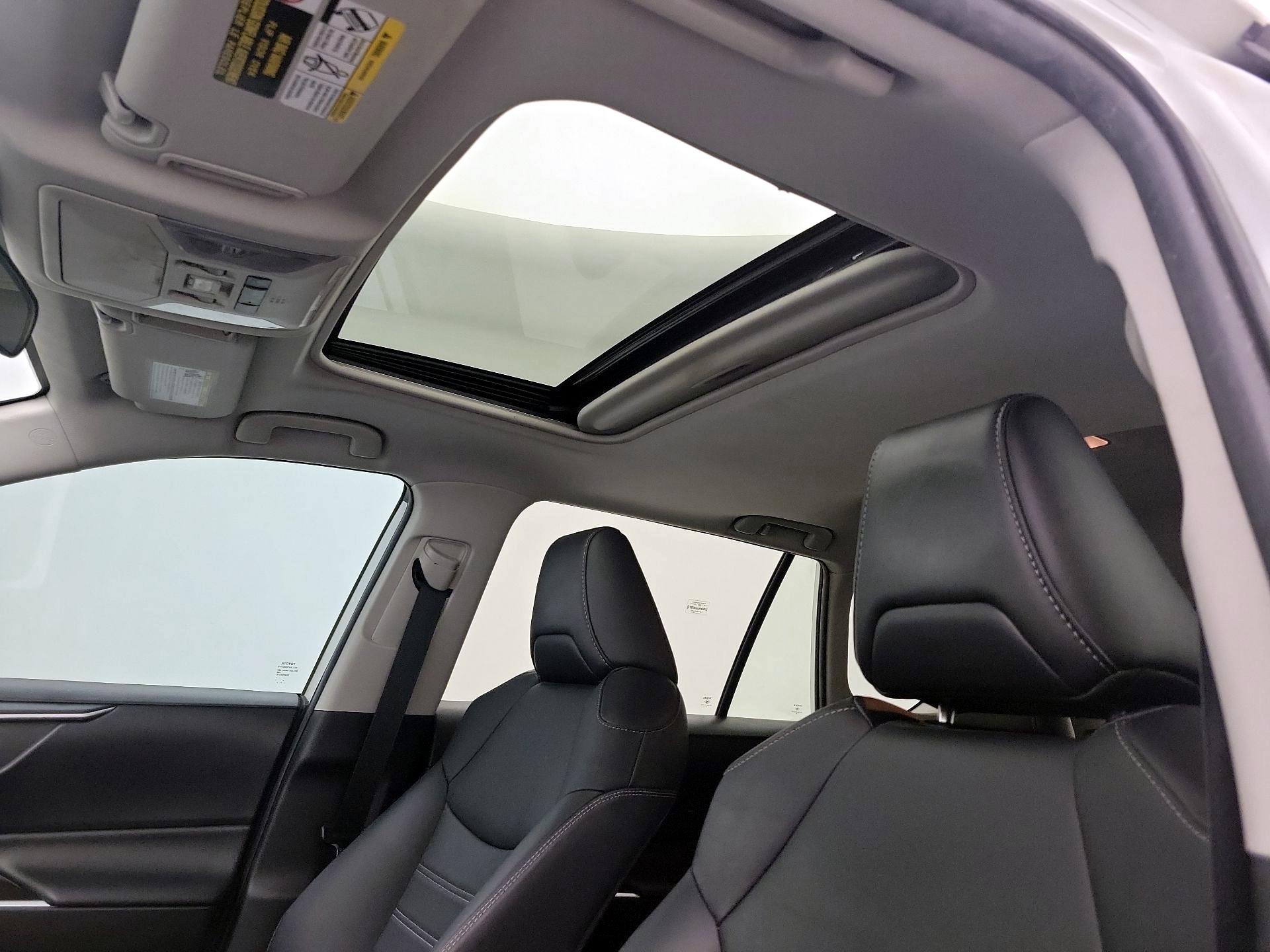 Thumbnail: 2021 Toyota RAV4 - 19
