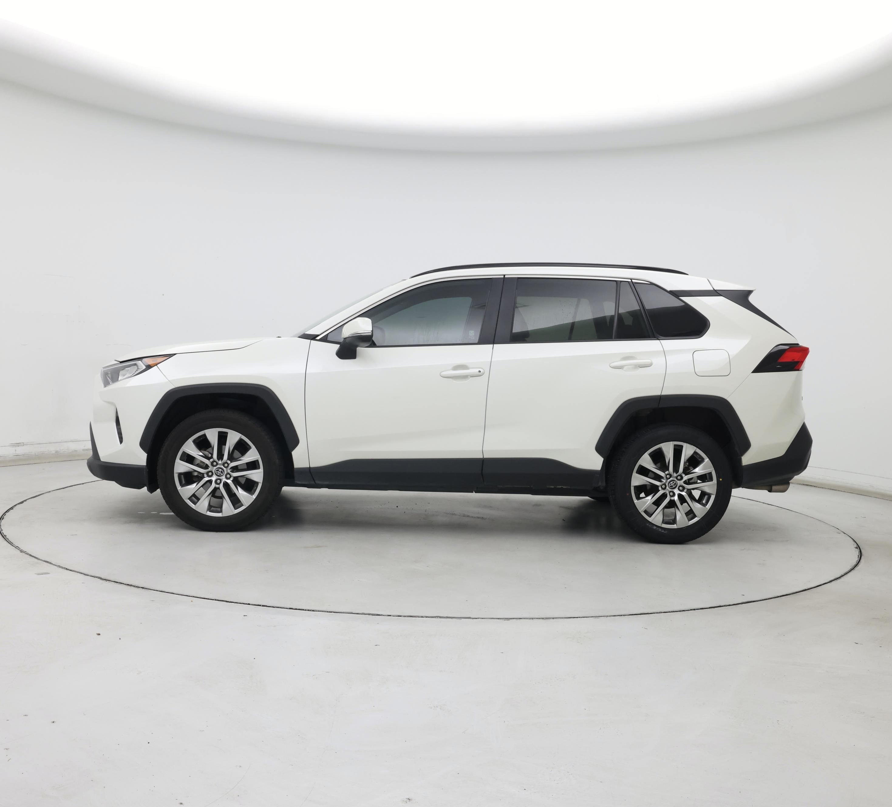Thumbnail: 2021 Toyota RAV4 - 3