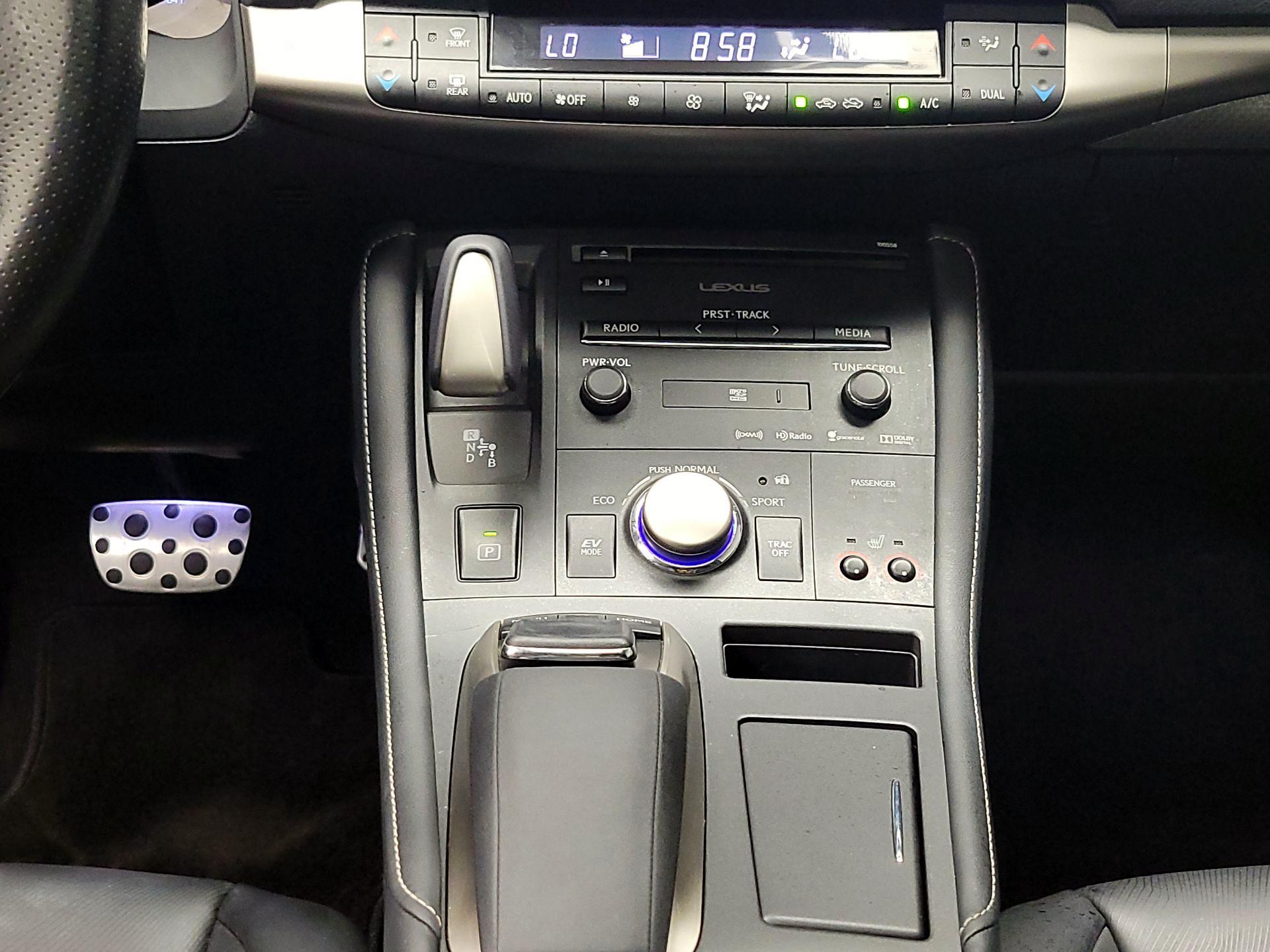 Thumbnail: 2015 Lexus CT - 18