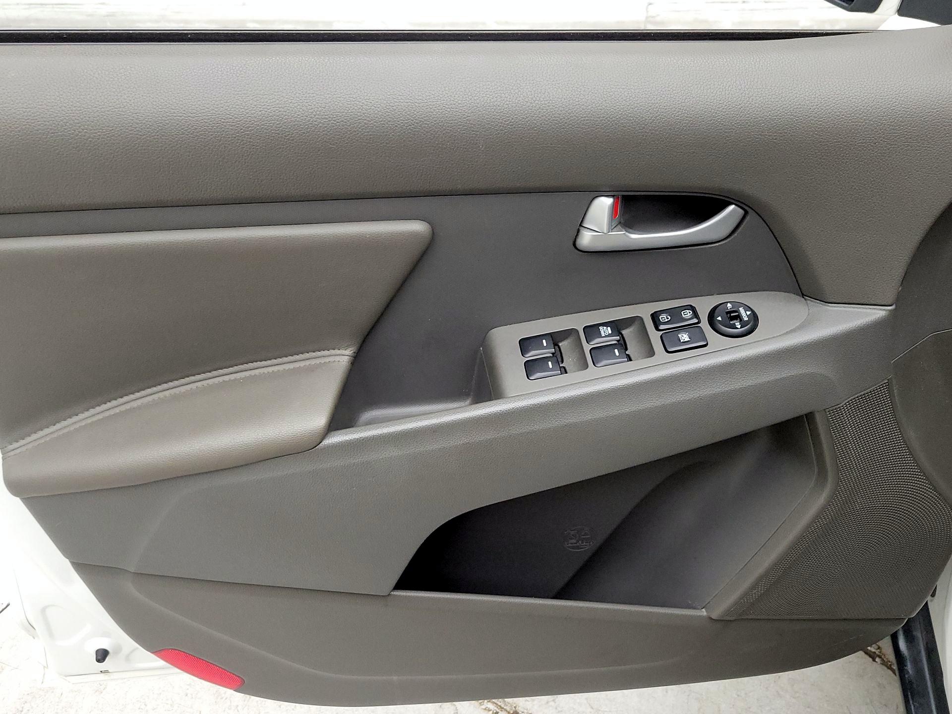 Thumbnail: 2016 Kia Sportage - 12