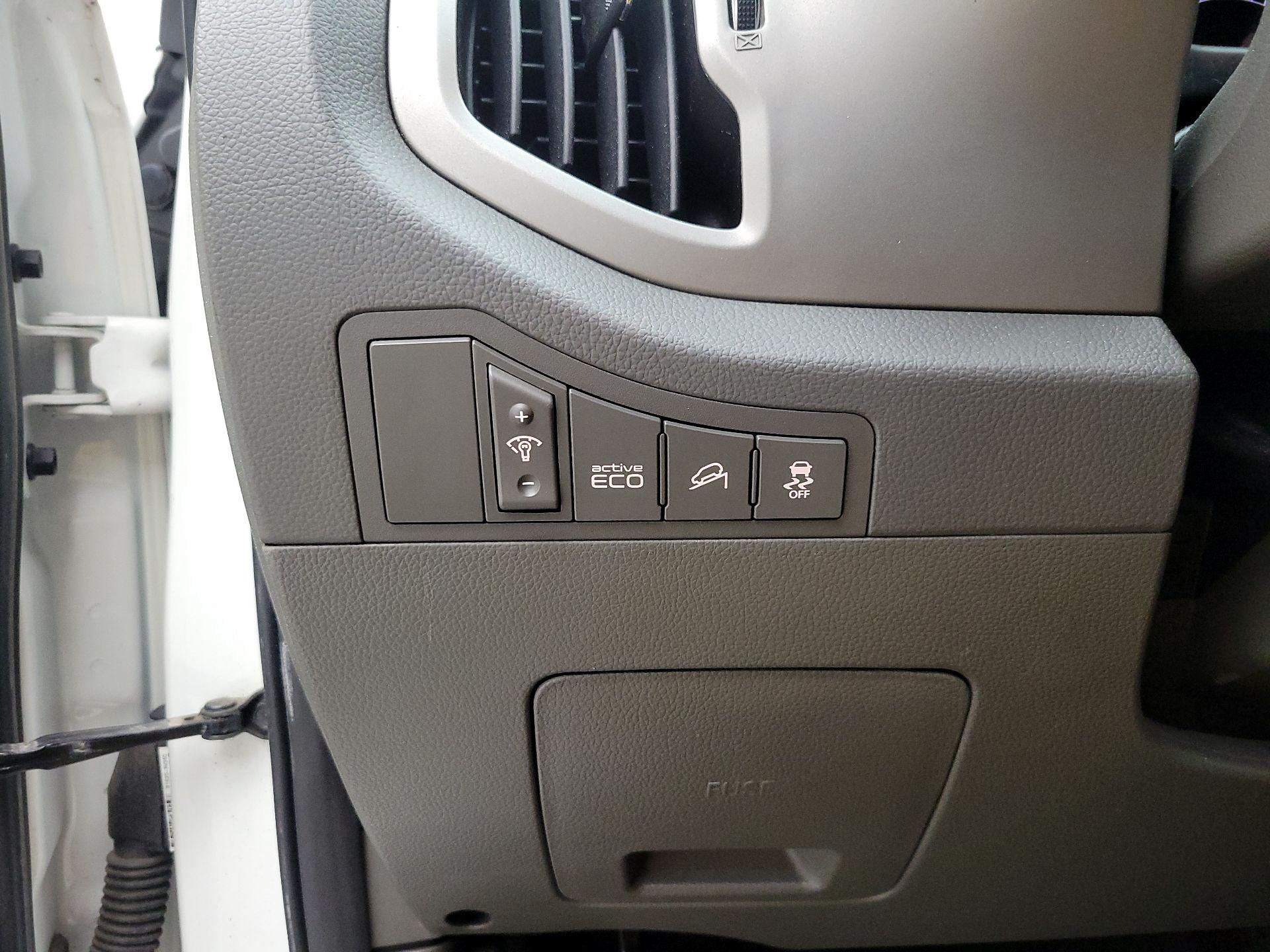 Thumbnail: 2016 Kia Sportage - 13