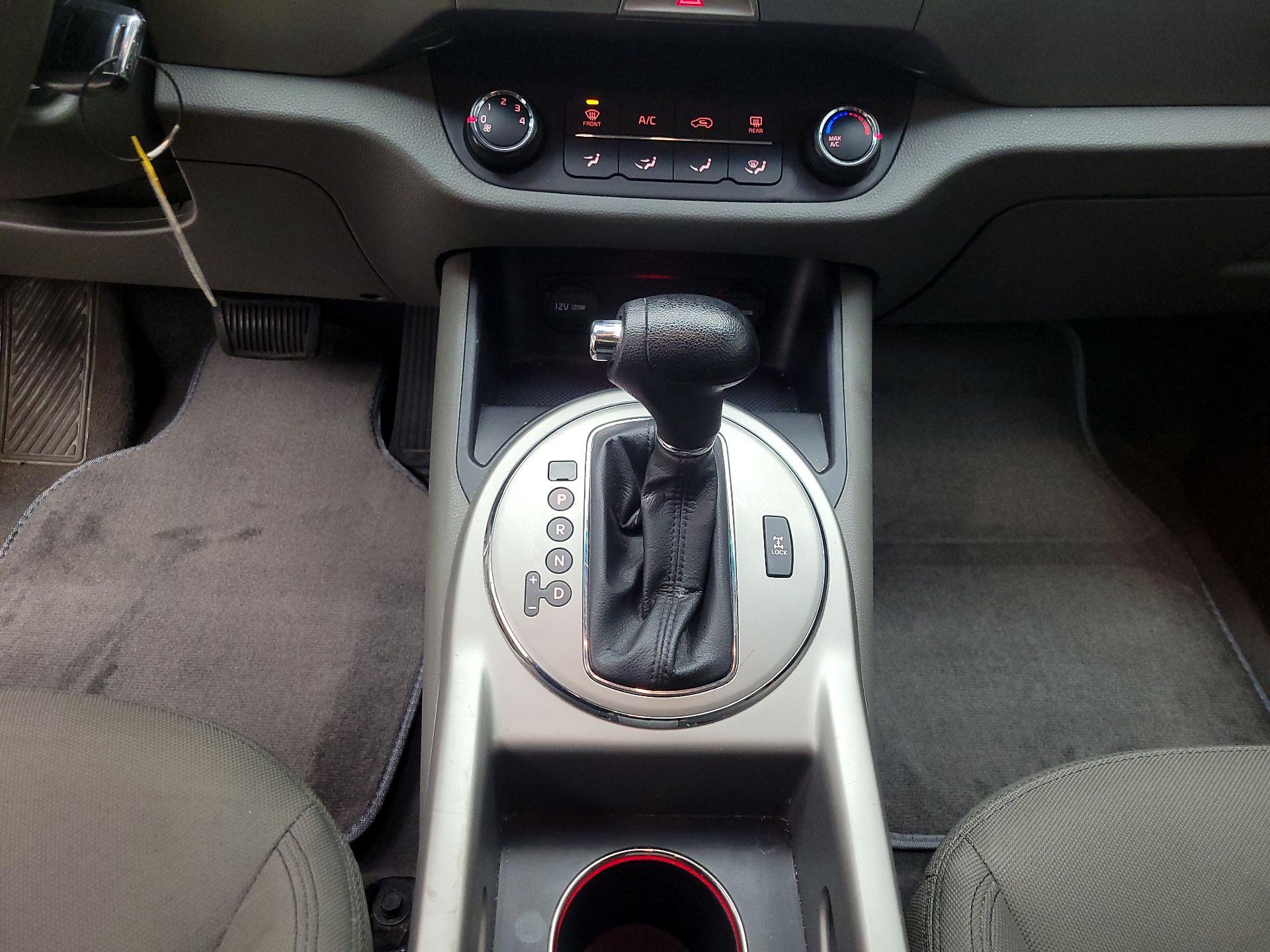 Thumbnail: 2016 Kia Sportage - 16