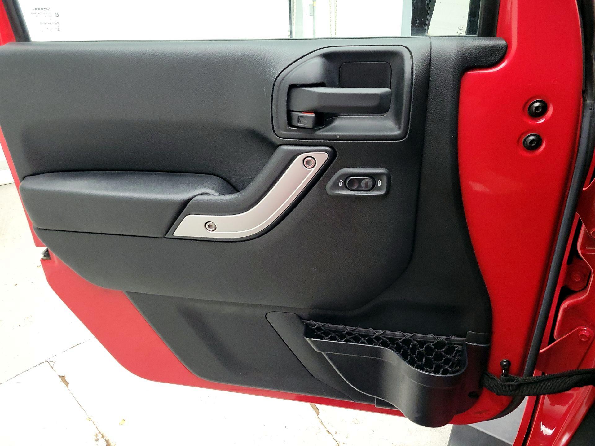 Thumbnail: 2017 Jeep Wrangler - 10