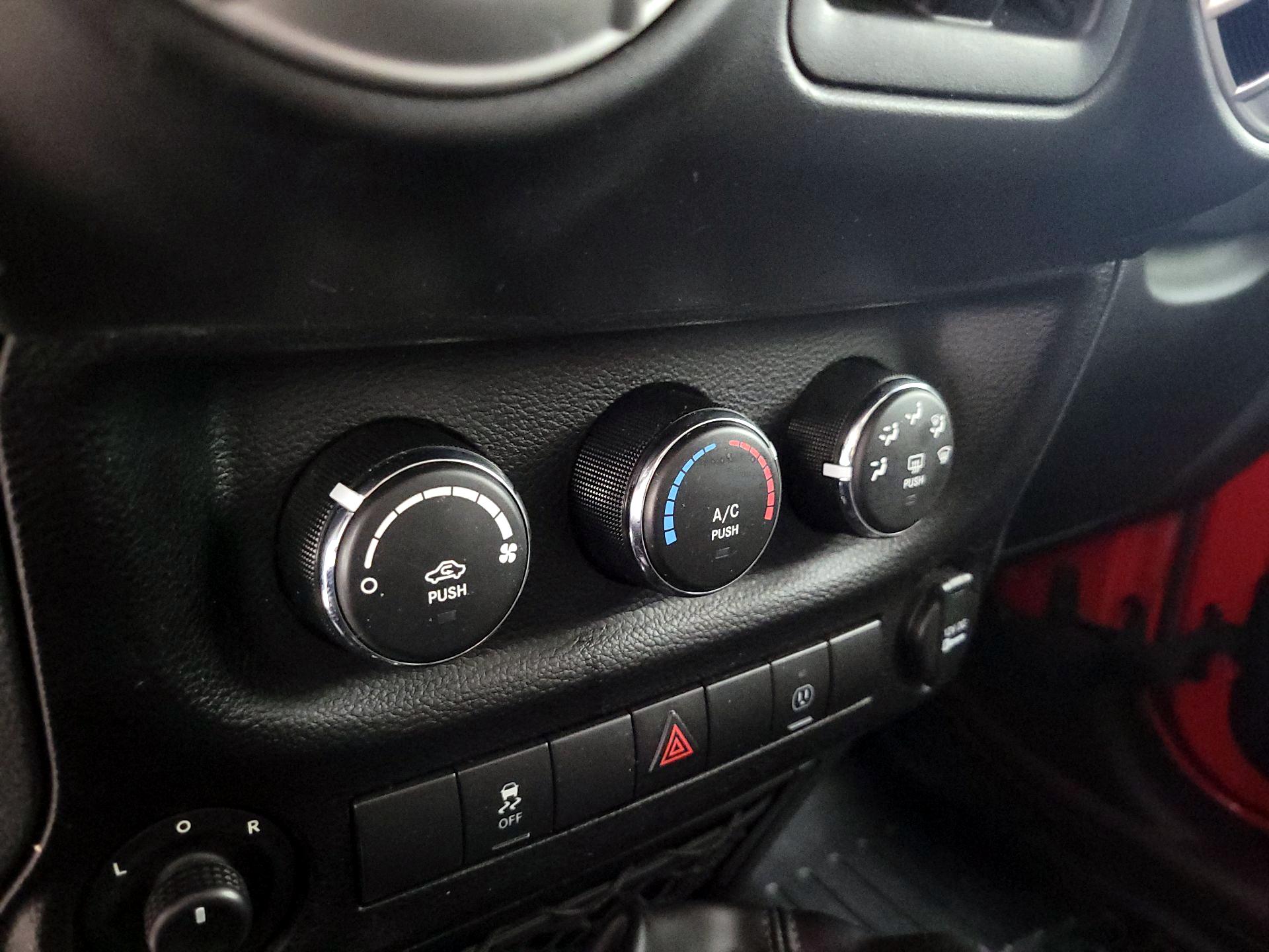 Thumbnail: 2017 Jeep Wrangler - 13