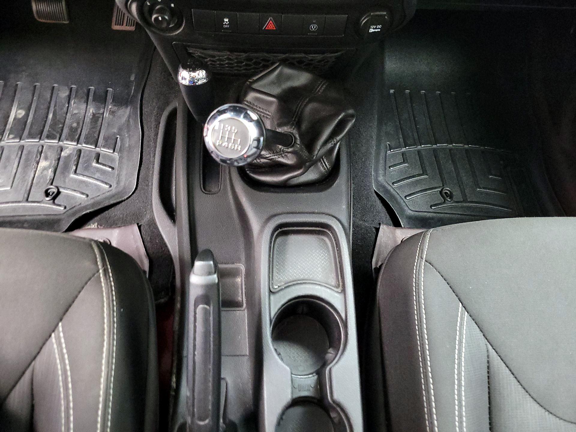 Thumbnail: 2017 Jeep Wrangler - 14