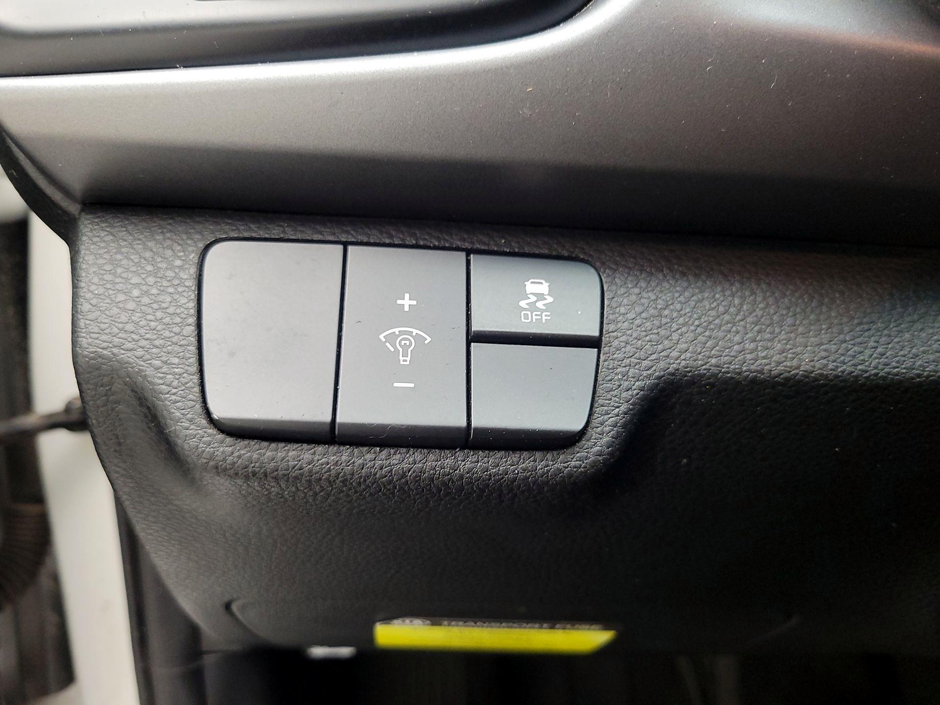 Thumbnail: 2021 Kia Rio - 11