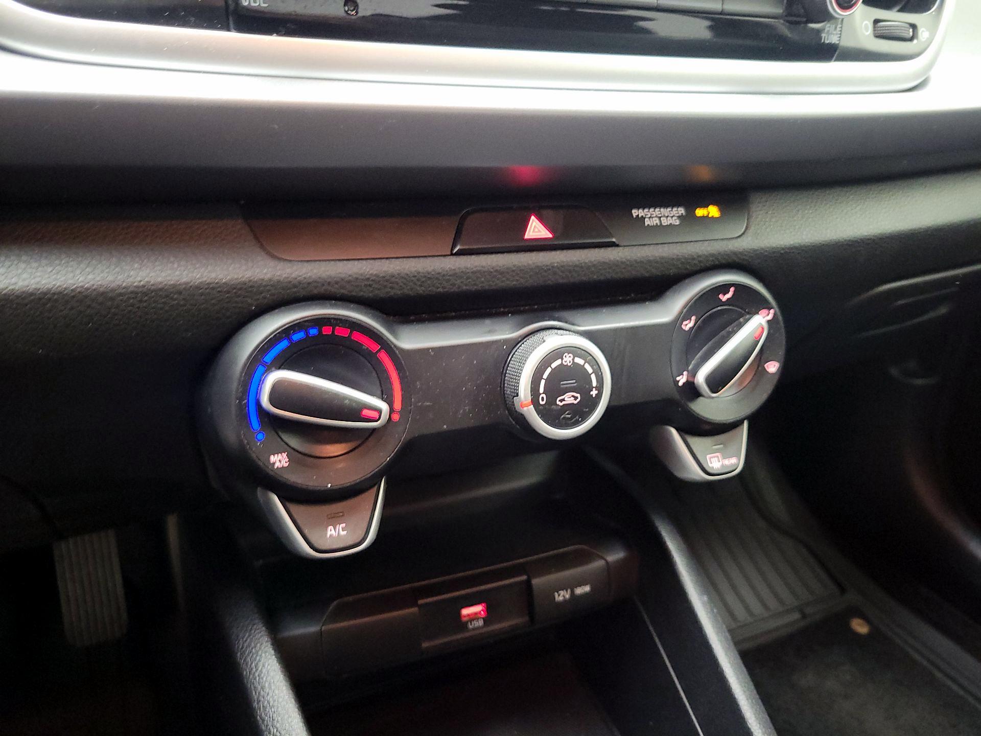 Thumbnail: 2021 Kia Rio - 14