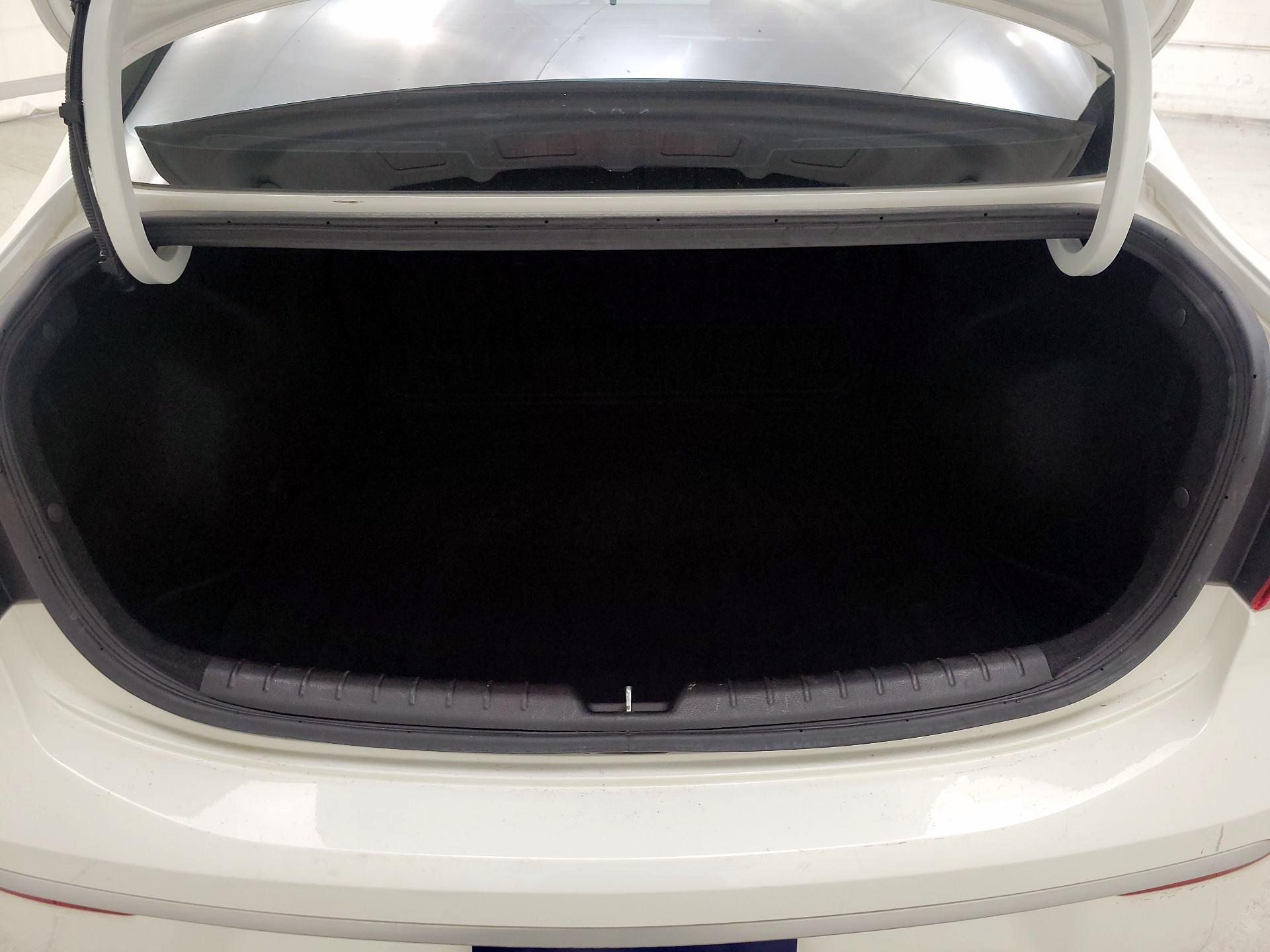 Thumbnail: 2021 Kia Rio - 18