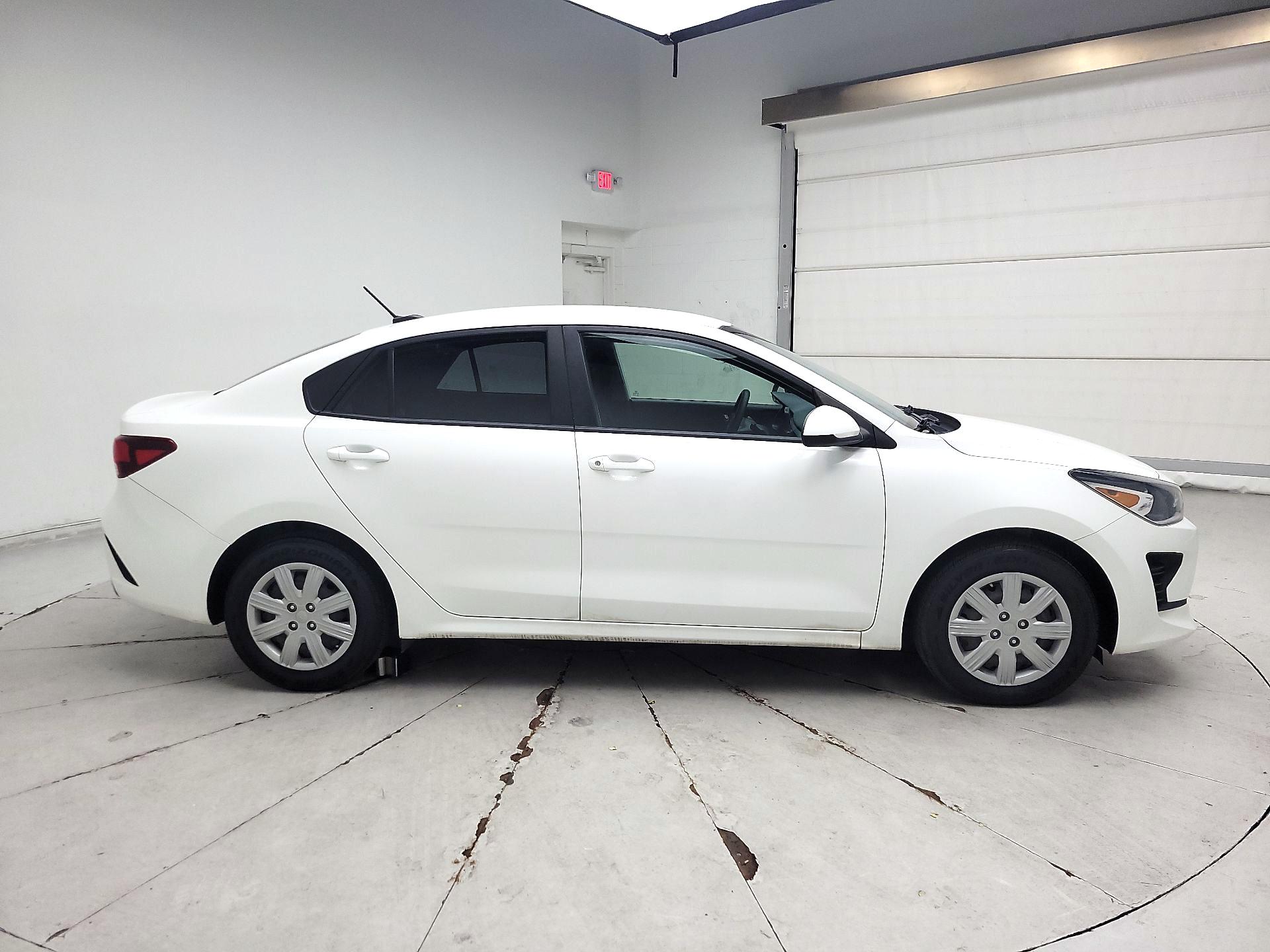 Thumbnail: 2021 Kia Rio - 4