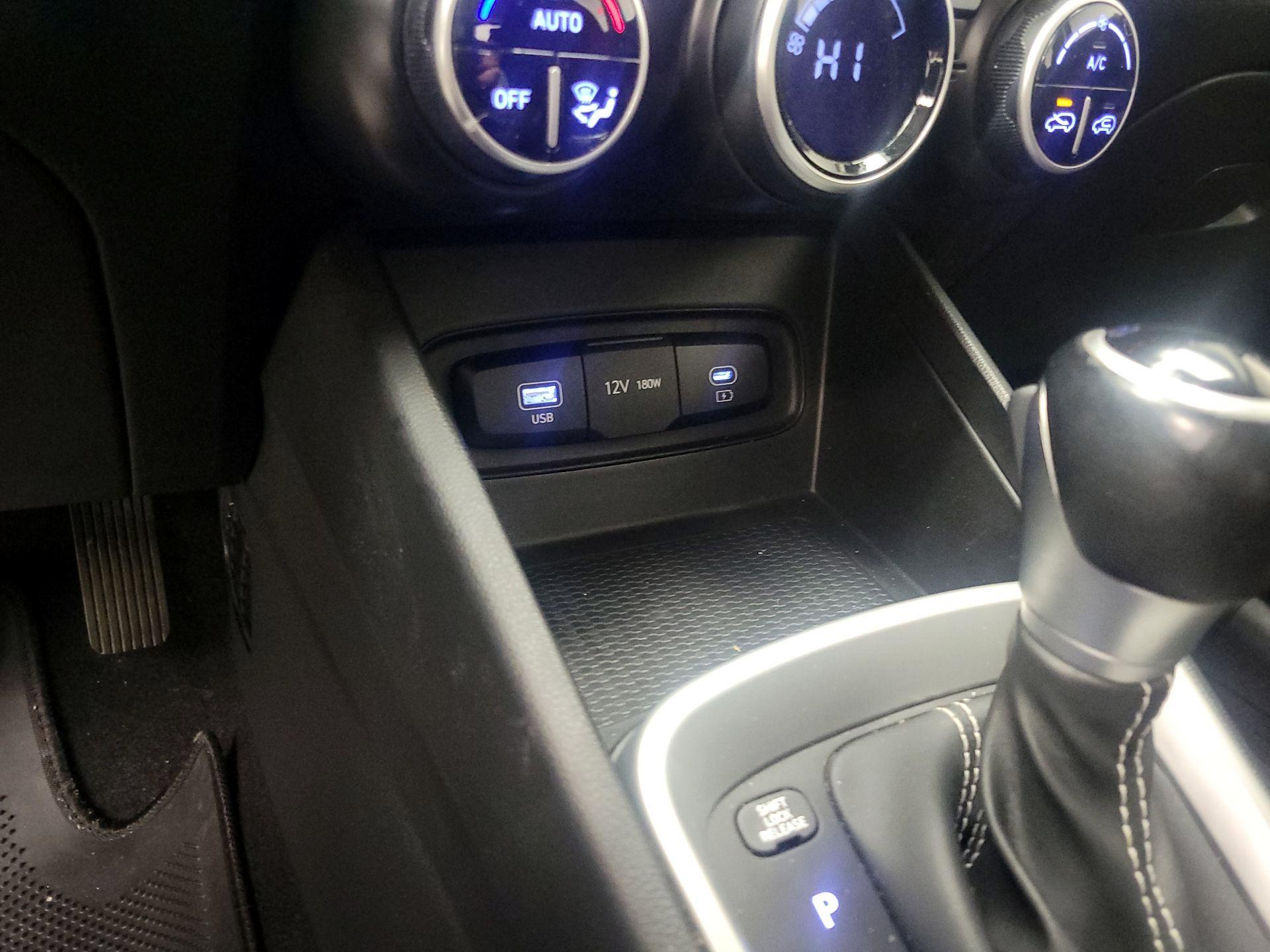 Thumbnail: 2024 Hyundai Venue - 18