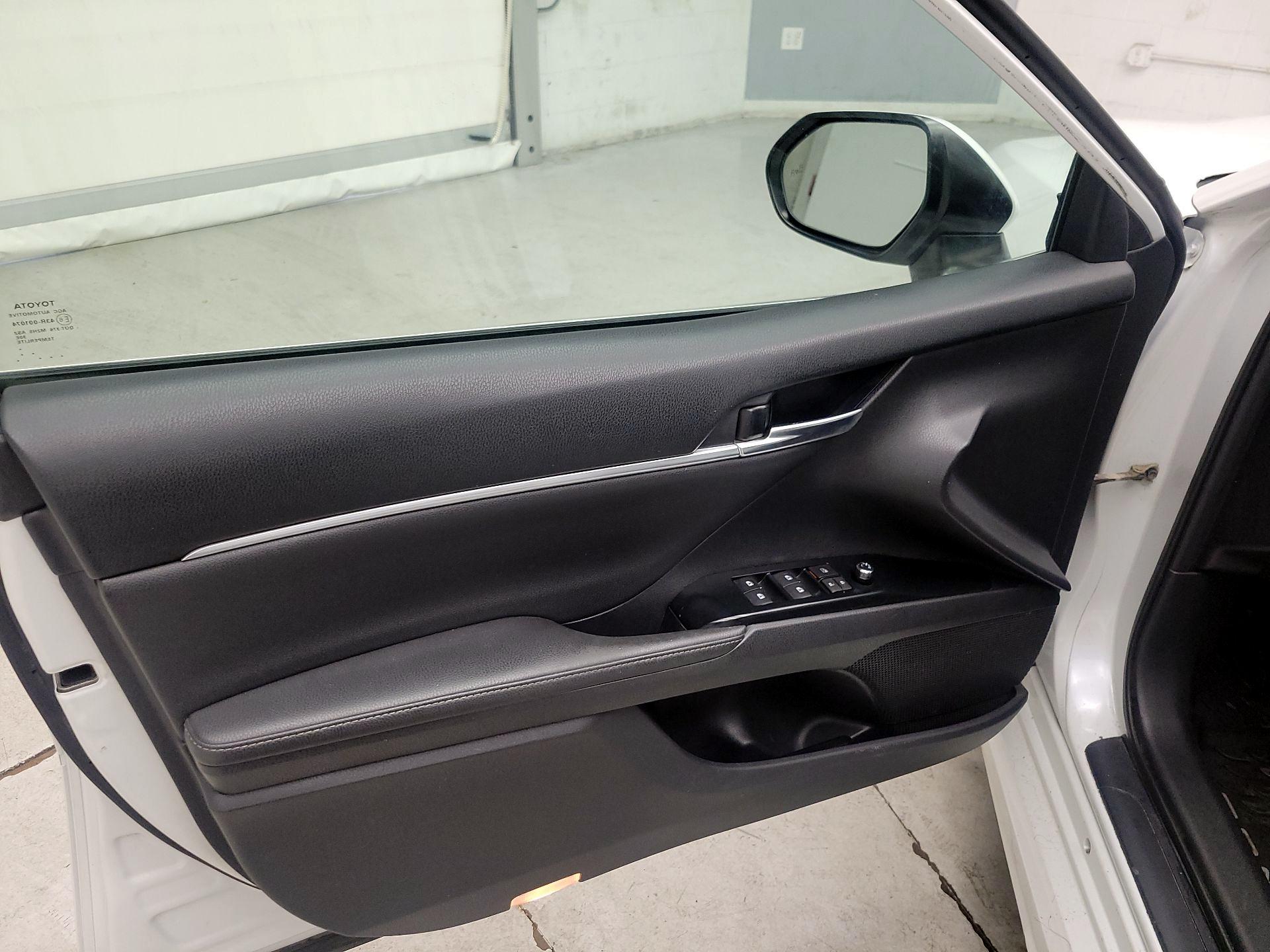 Thumbnail: 2019 Toyota Camry - 10