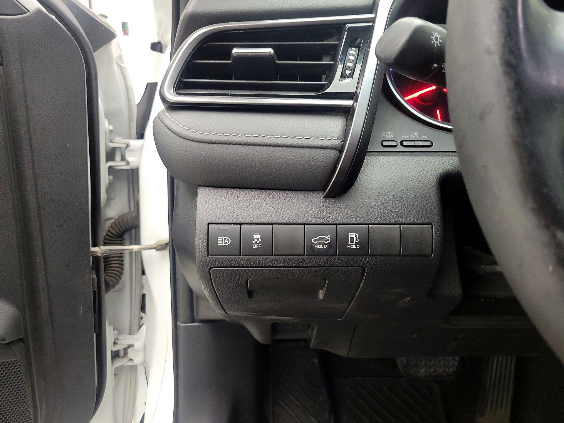 Thumbnail: 2019 Toyota Camry - 11