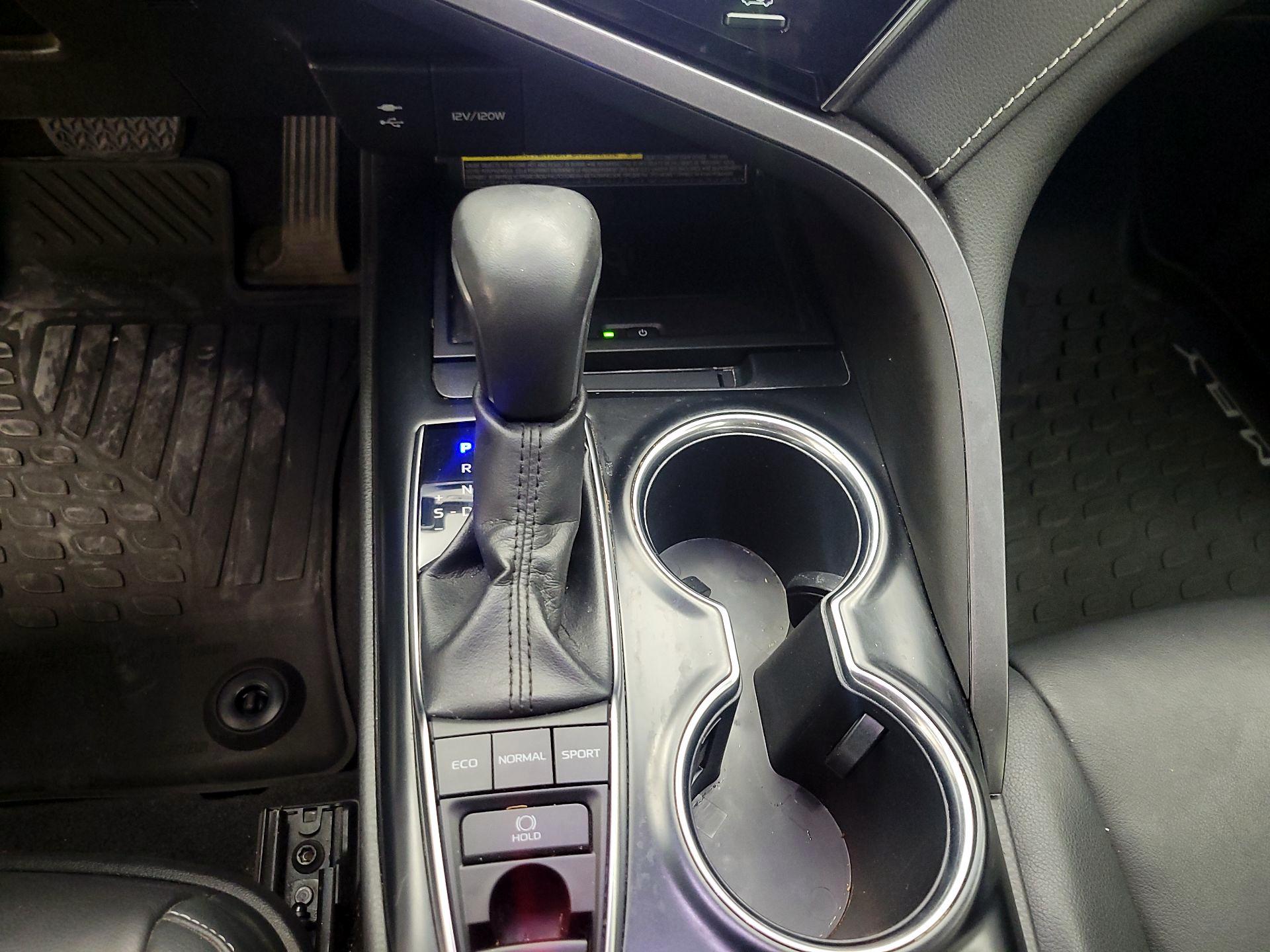 Thumbnail: 2019 Toyota Camry - 16