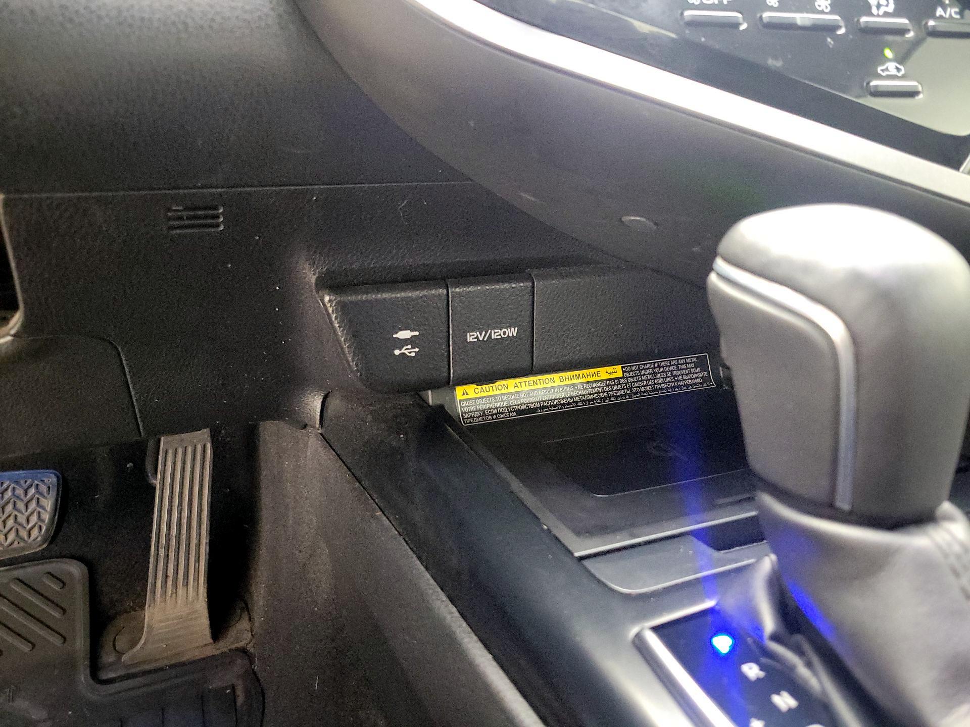 Thumbnail: 2019 Toyota Camry - 17