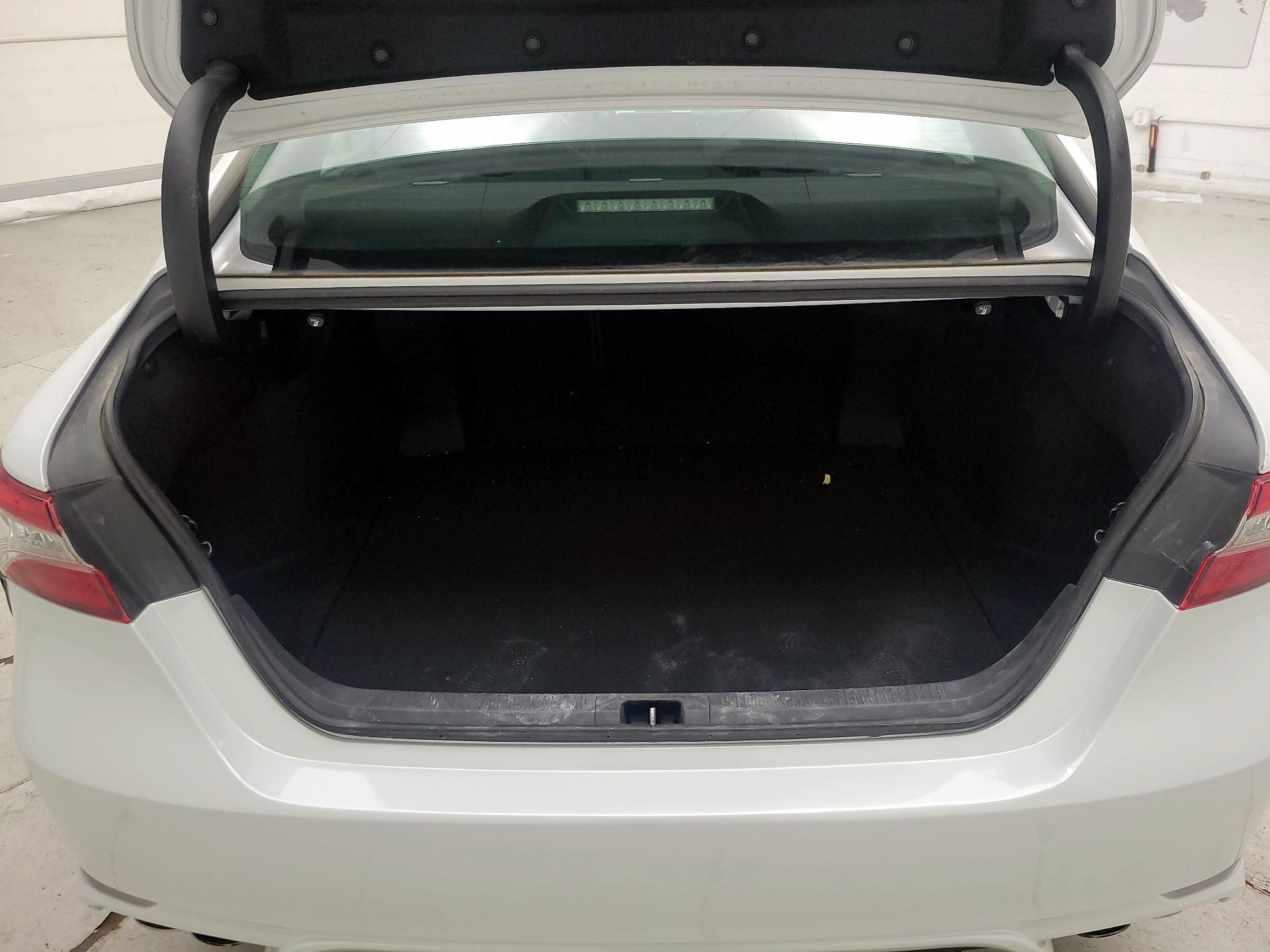 Thumbnail: 2019 Toyota Camry - 19