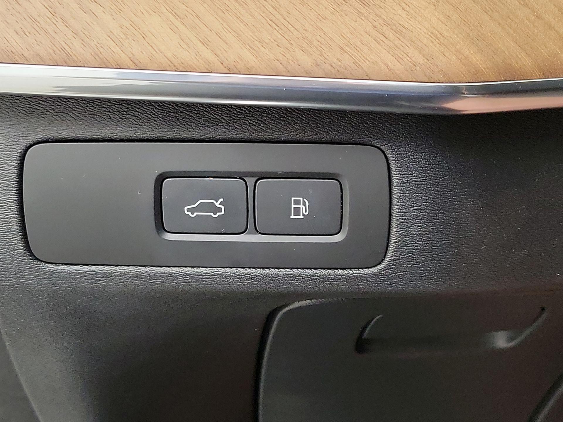 Thumbnail: 2023 Volvo XC90 - 13