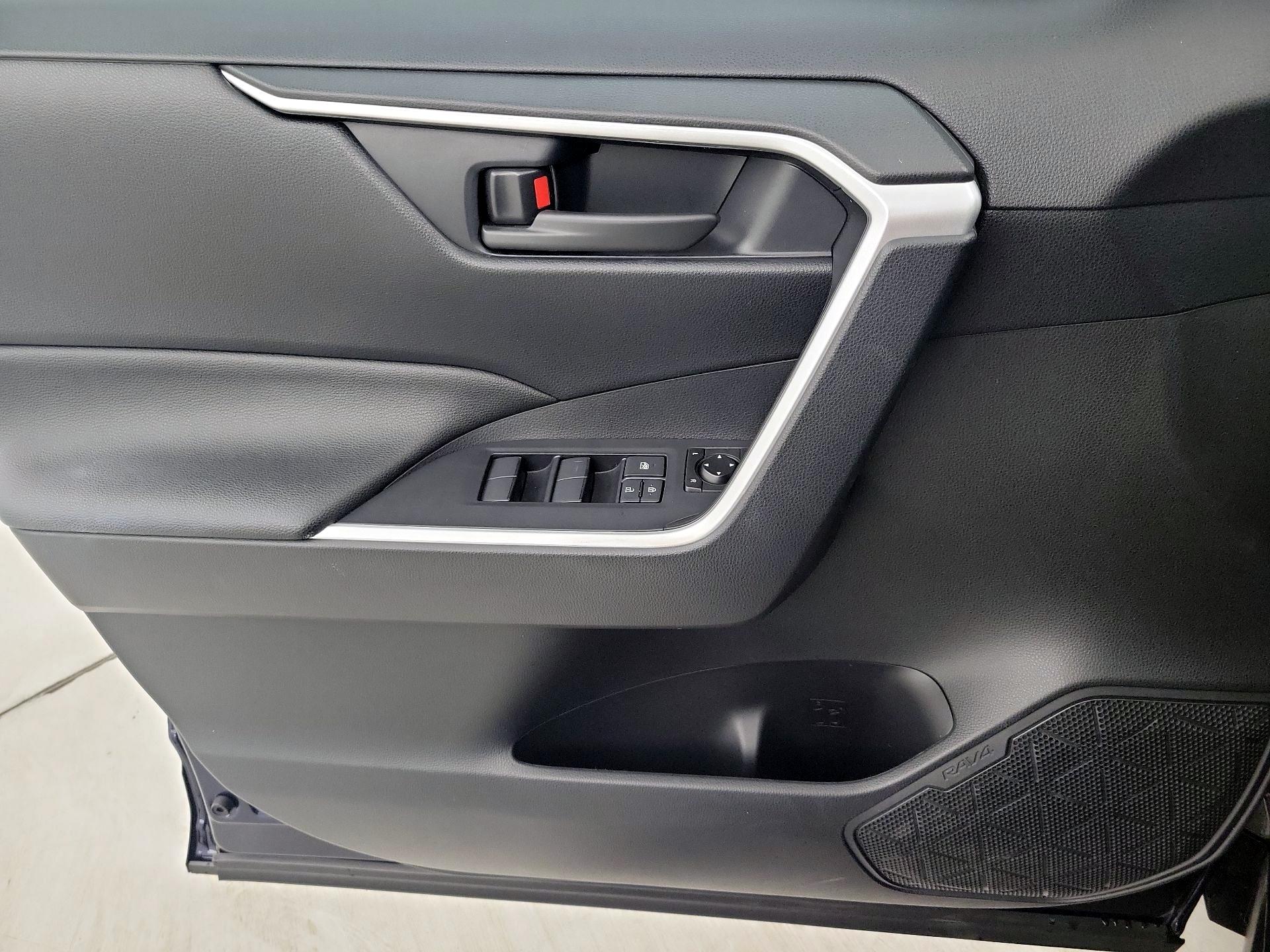 Thumbnail: 2021 Toyota RAV4 - 12