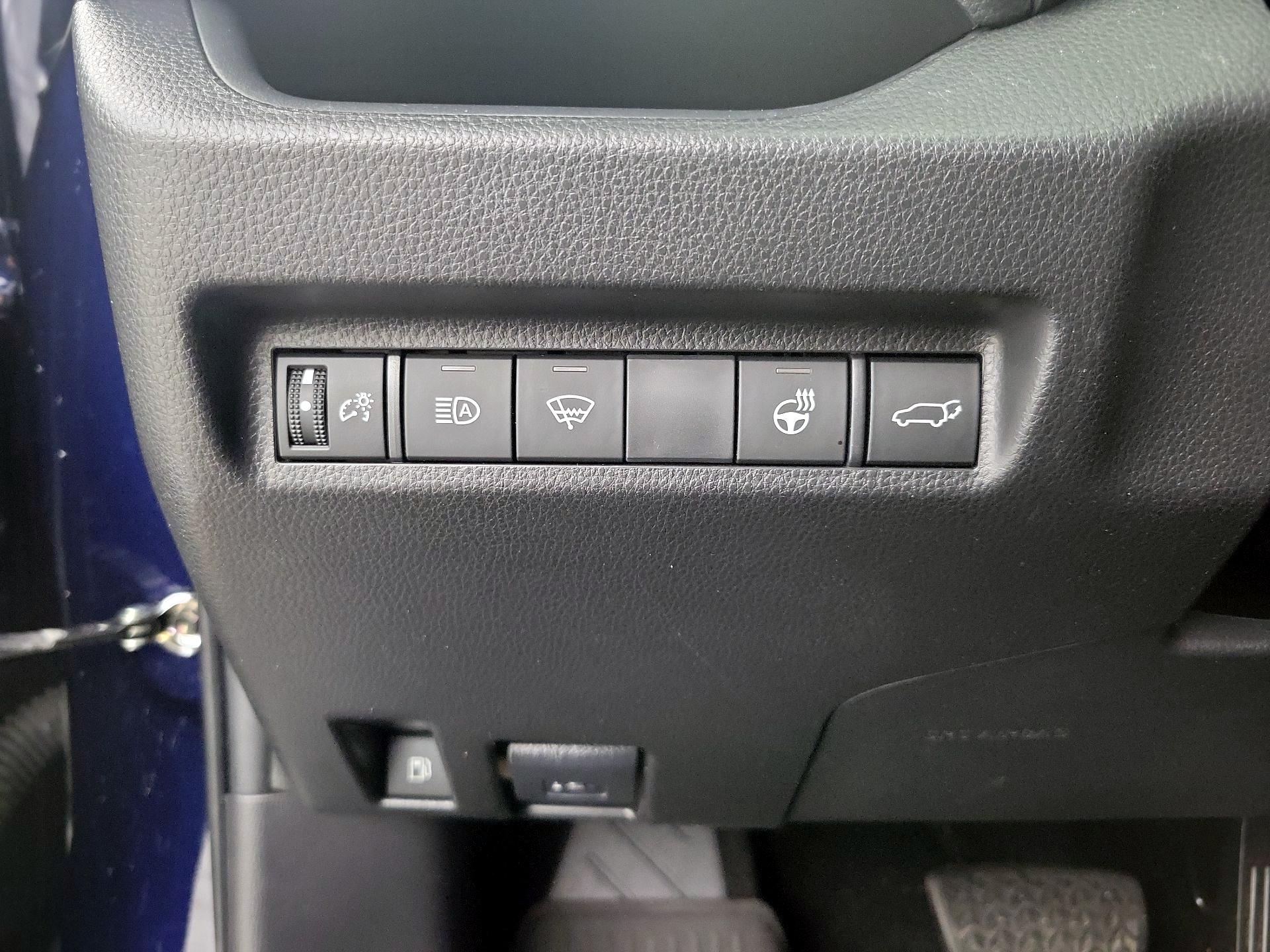 Thumbnail: 2021 Toyota RAV4 - 13