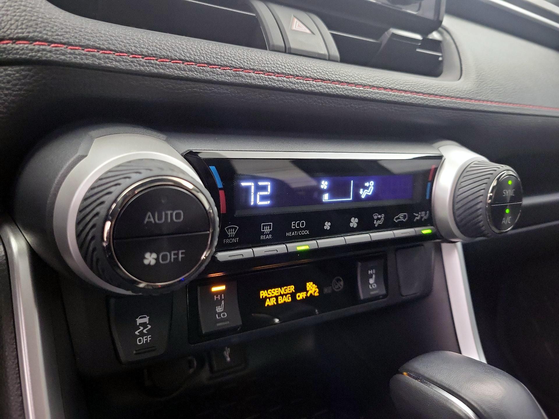 Thumbnail: 2021 Toyota RAV4 - 16