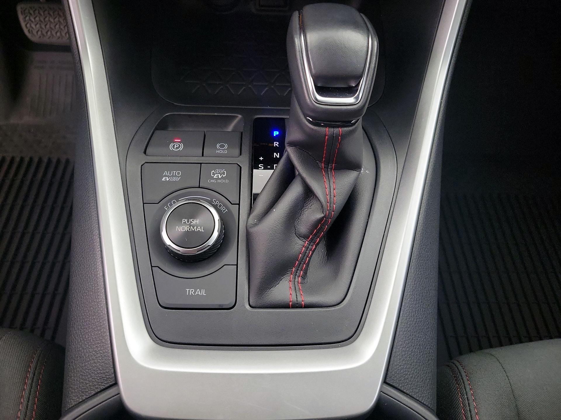 Thumbnail: 2021 Toyota RAV4 - 17