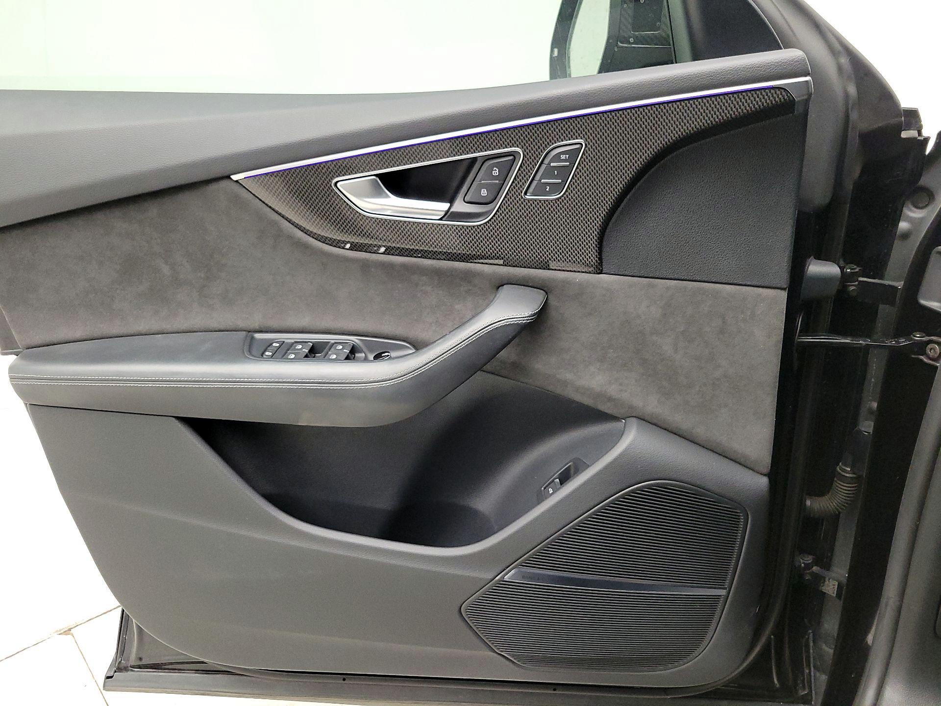 Thumbnail: 2021 Audi SQ8 - 10
