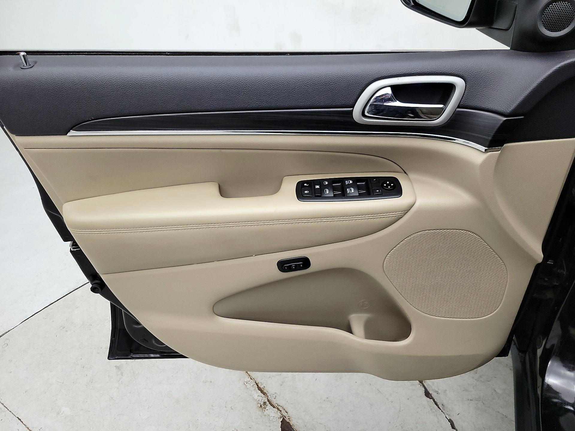 Thumbnail: 2021 Jeep Grand Cherokee - 12