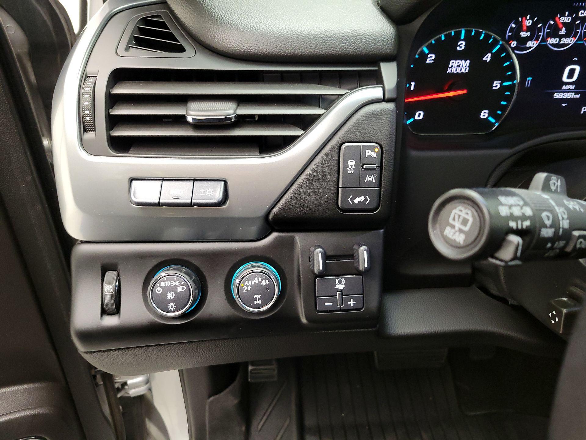 Thumbnail: 2017 Chevrolet Tahoe - 11