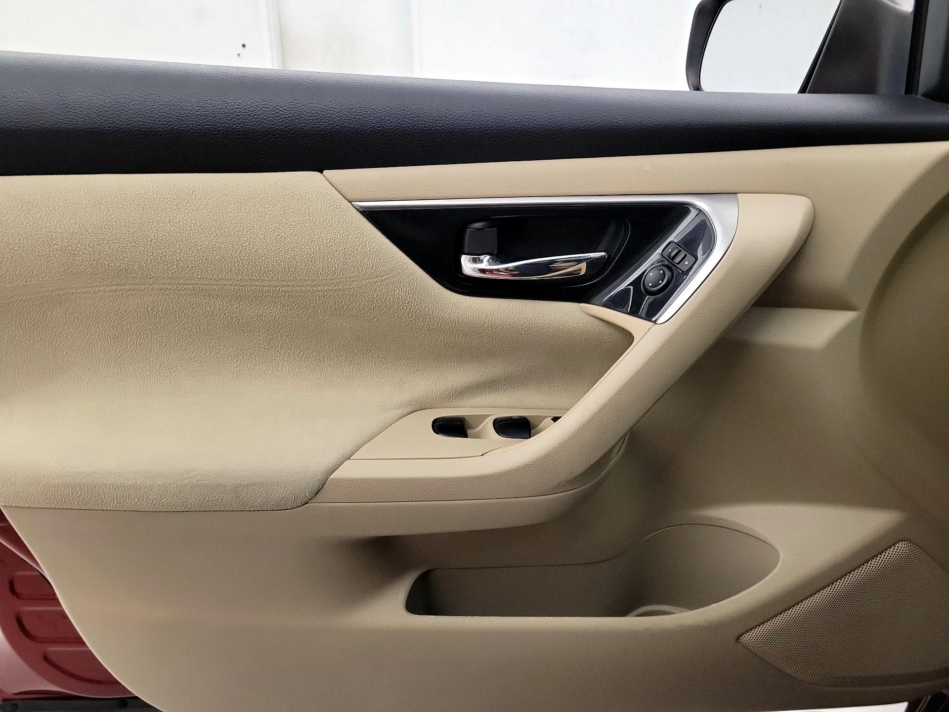 Thumbnail: 2014 Nissan Altima - 12