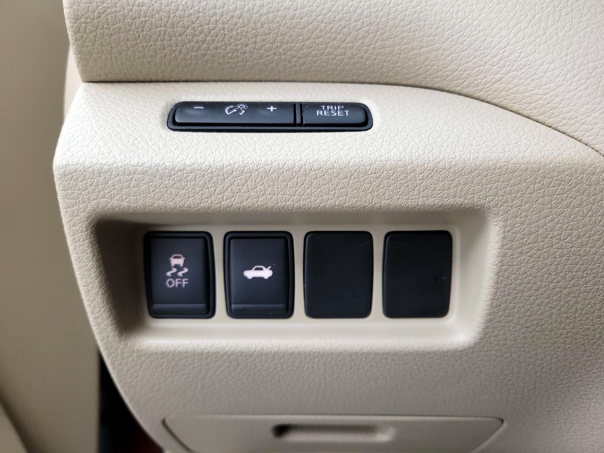 Thumbnail: 2014 Nissan Altima - 13