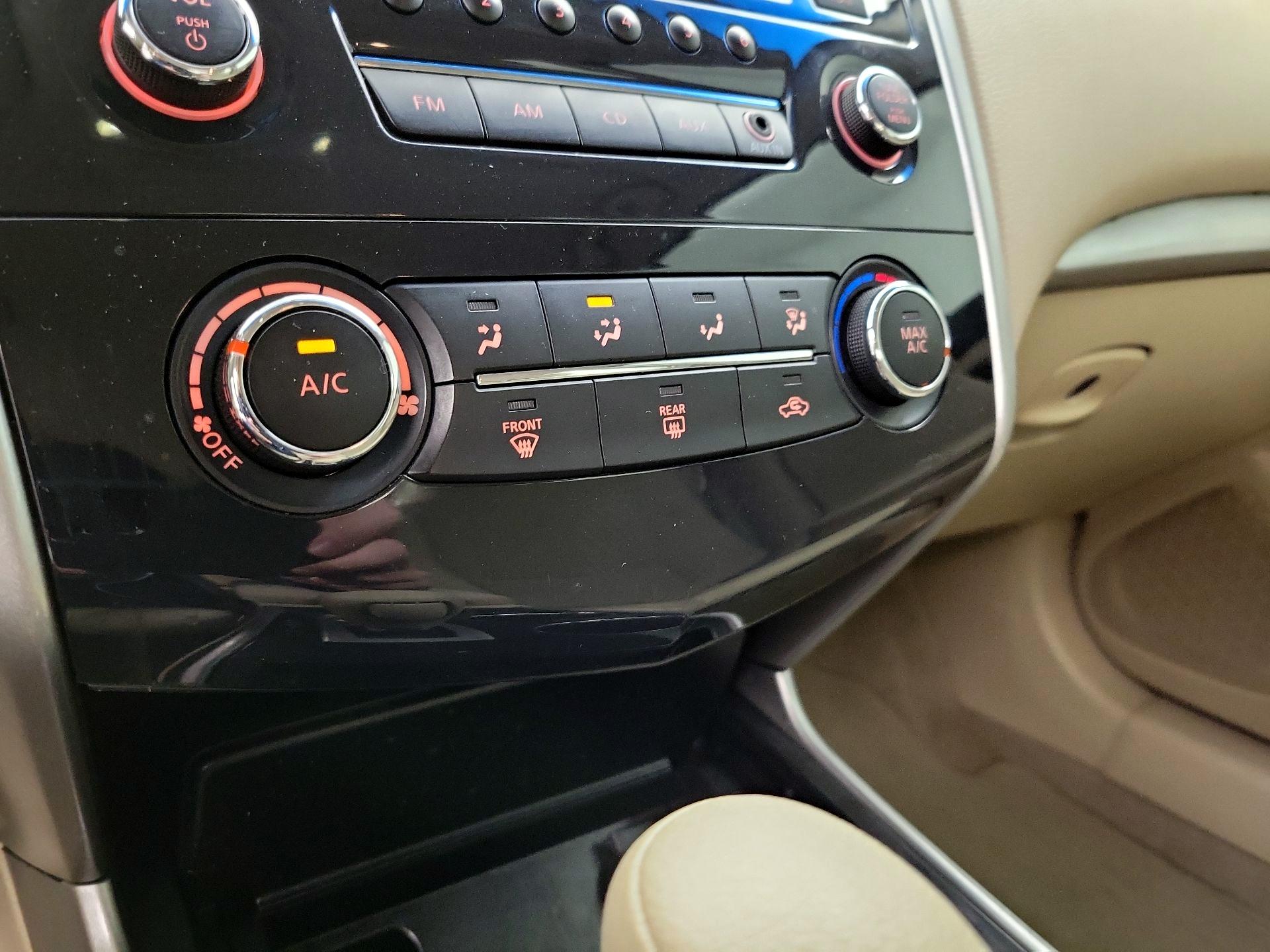 Thumbnail: 2014 Nissan Altima - 15