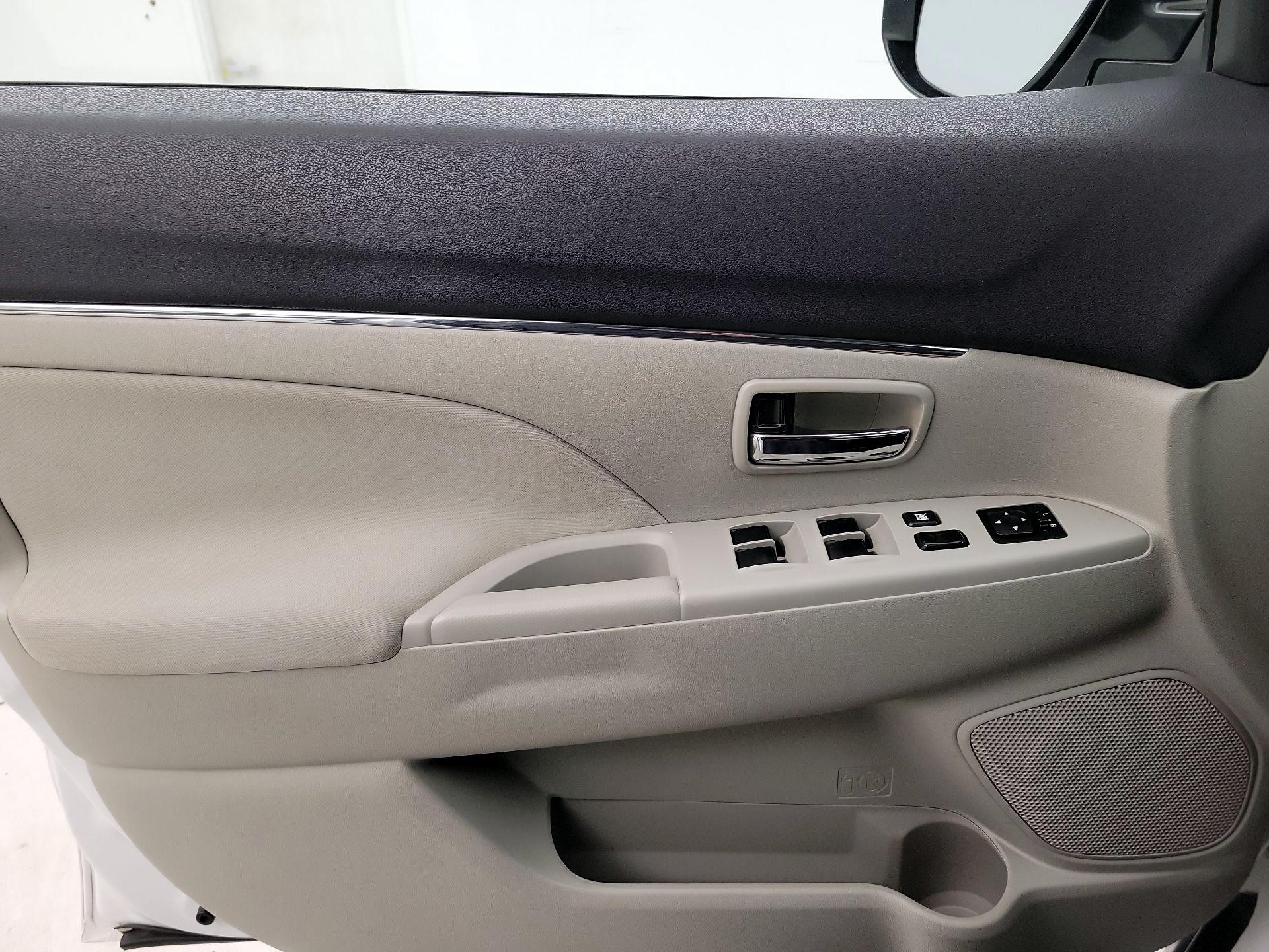 Thumbnail: 2017 Mitsubishi Outlander Sport - 12