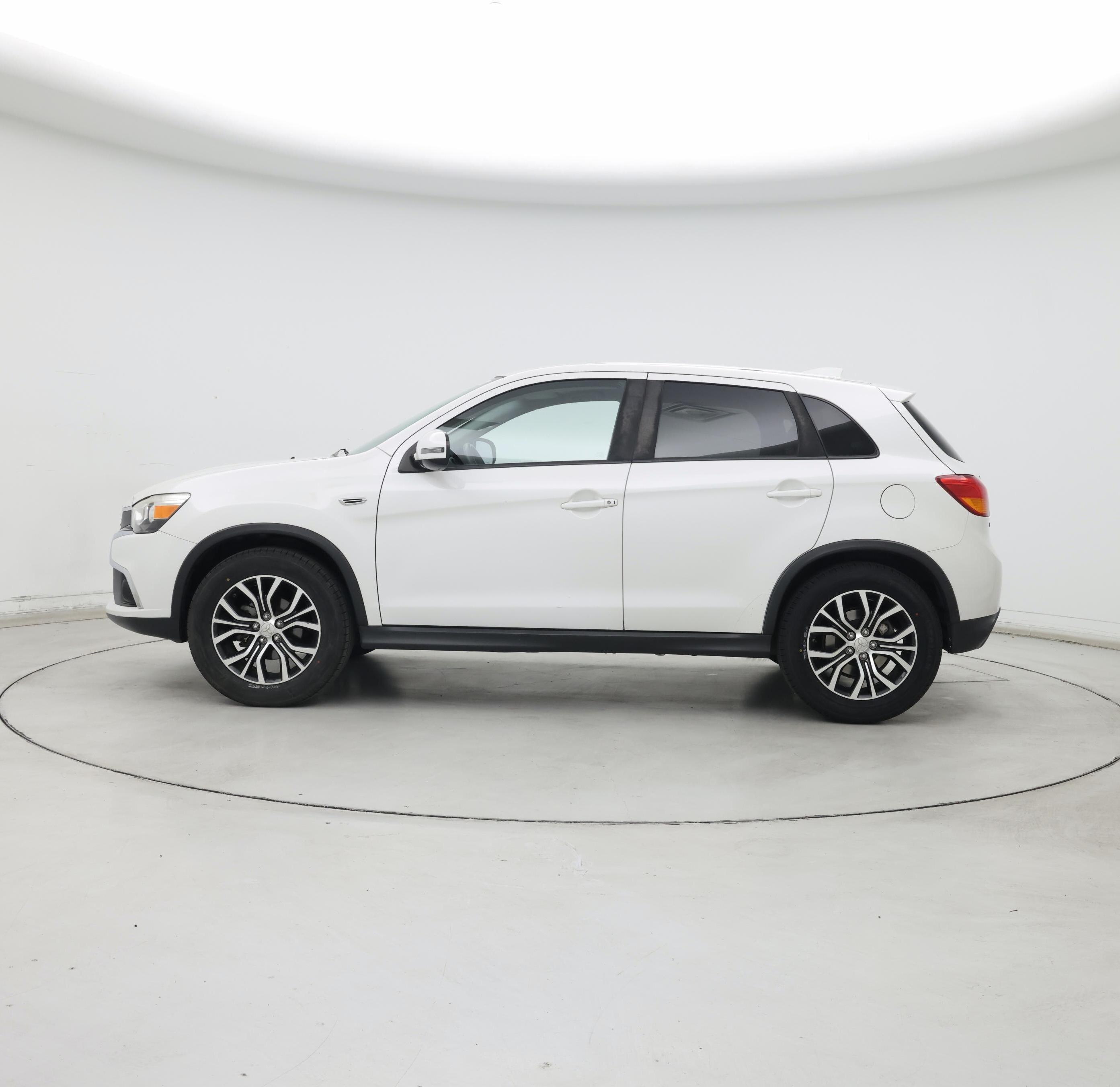 Thumbnail: 2017 Mitsubishi Outlander Sport - 3