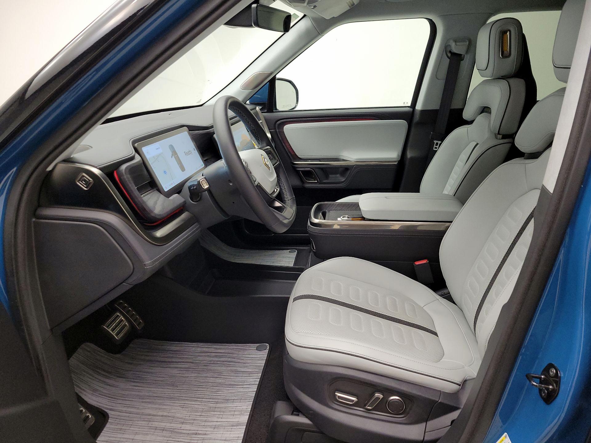 Thumbnail: 2023 Rivian R1S - 9