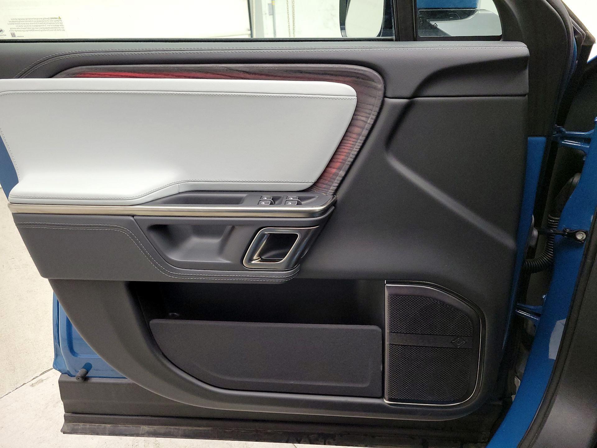 Thumbnail: 2023 Rivian R1S - 10