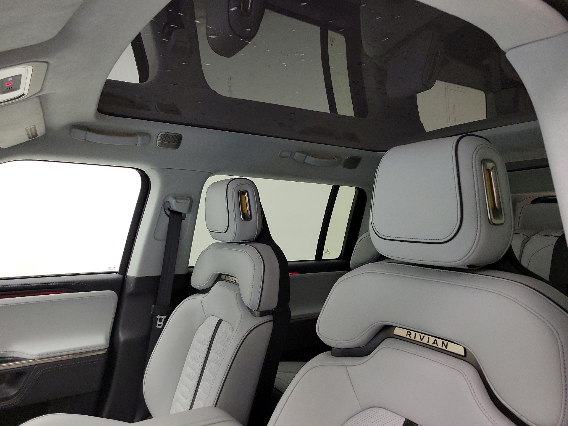 Thumbnail: 2023 Rivian R1S - 18