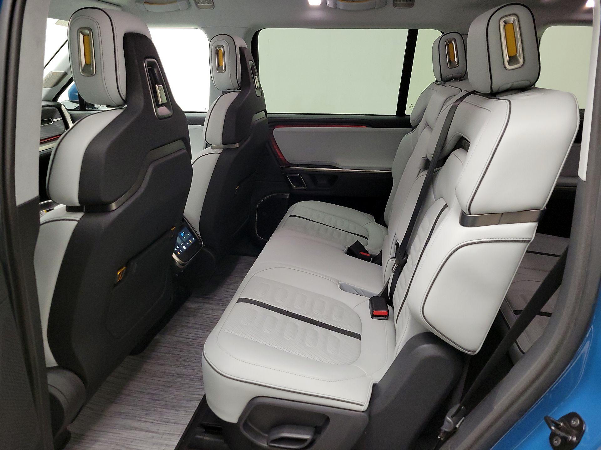 Thumbnail: 2023 Rivian R1S - 19