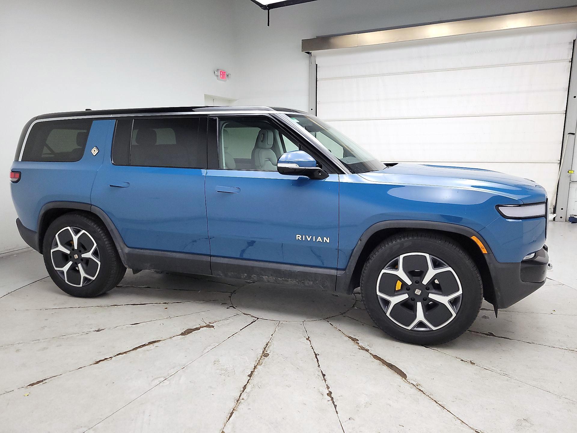 Thumbnail: 2023 Rivian R1S - 4
