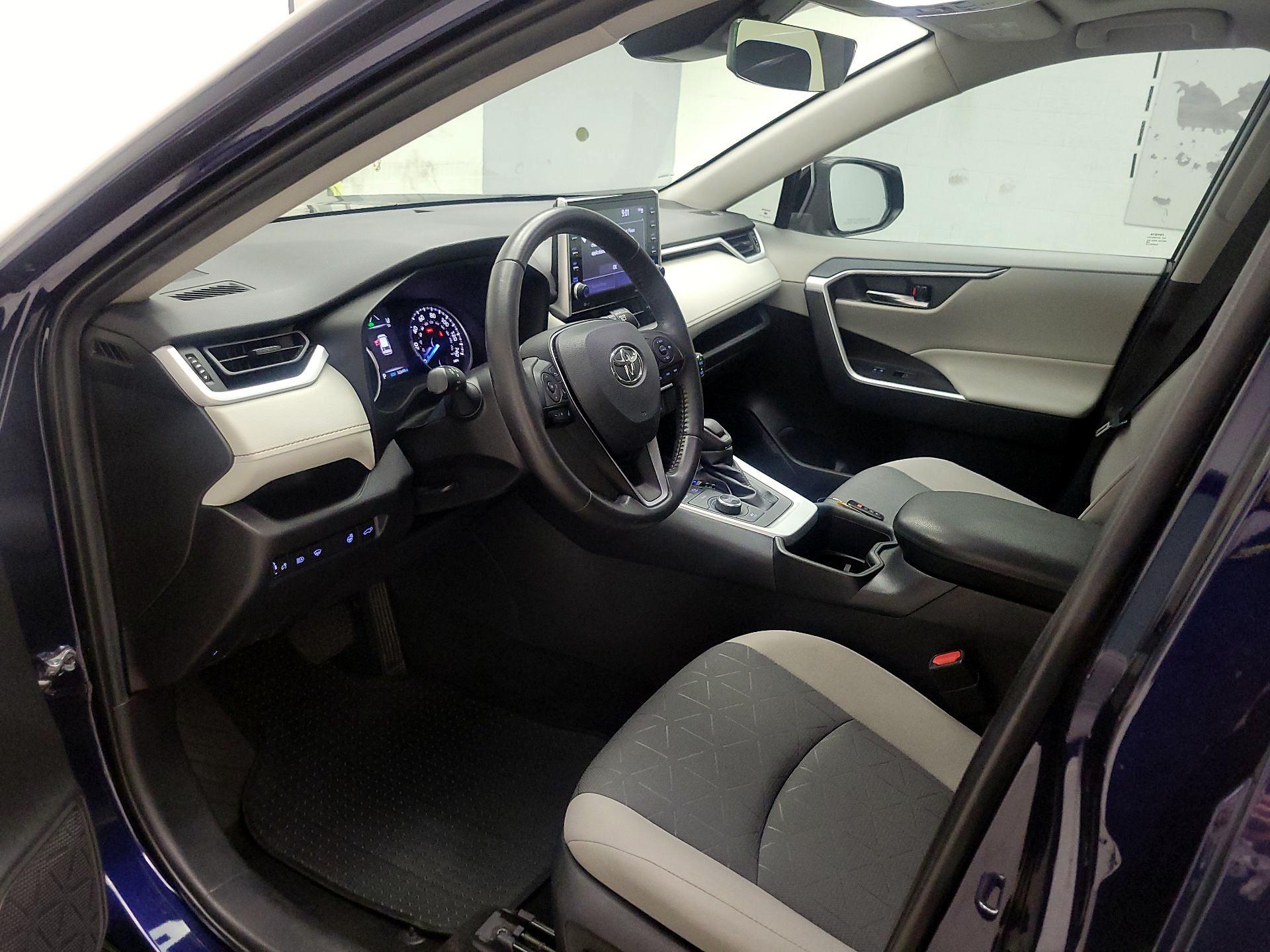 Thumbnail: 2022 Toyota RAV4 - 9