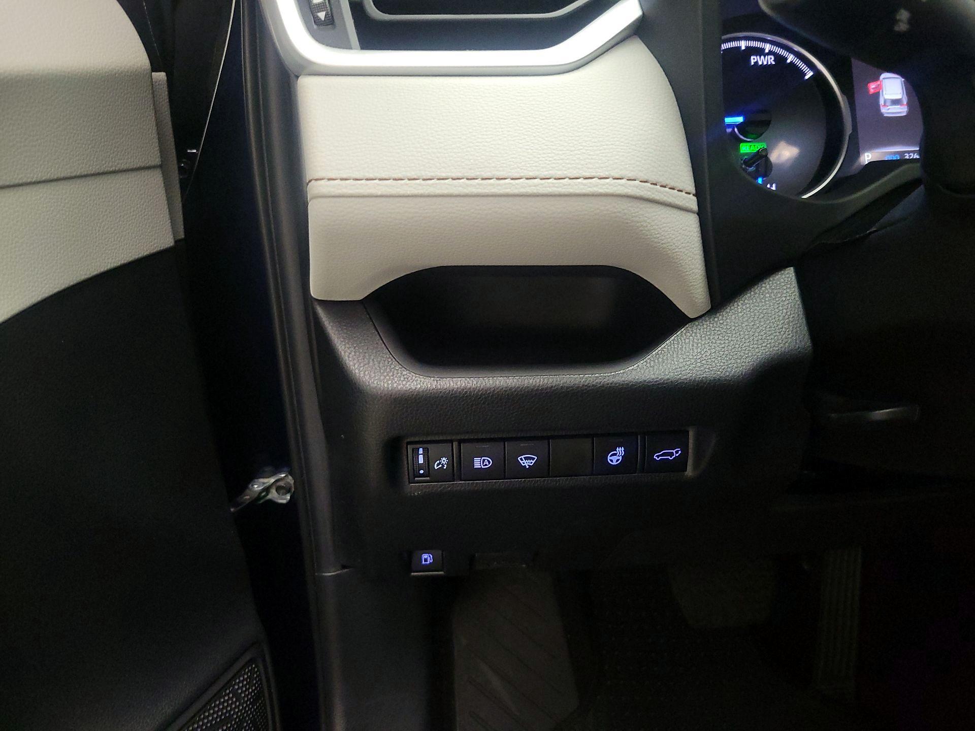 Thumbnail: 2022 Toyota RAV4 - 11