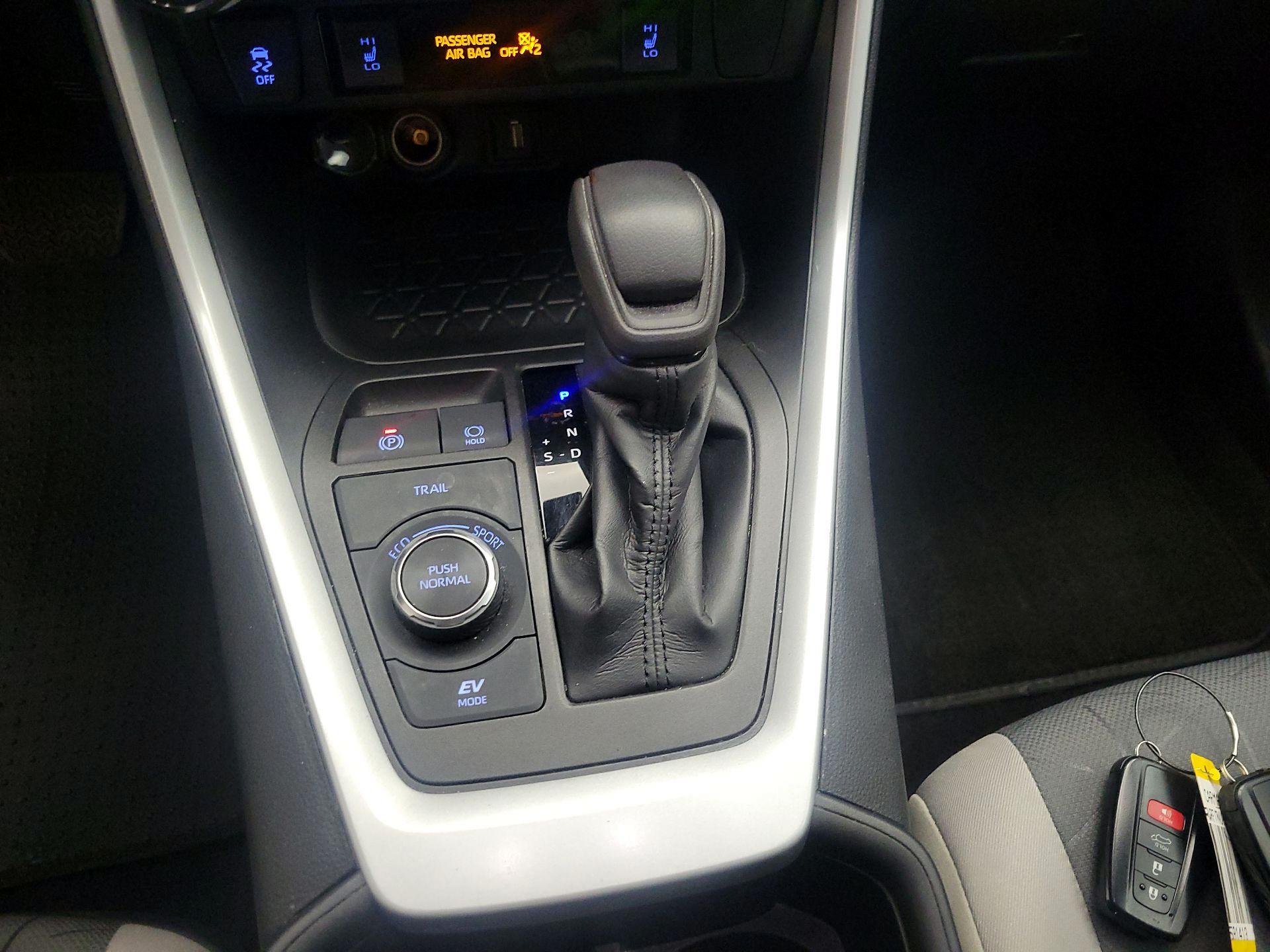 Thumbnail: 2022 Toyota RAV4 - 16