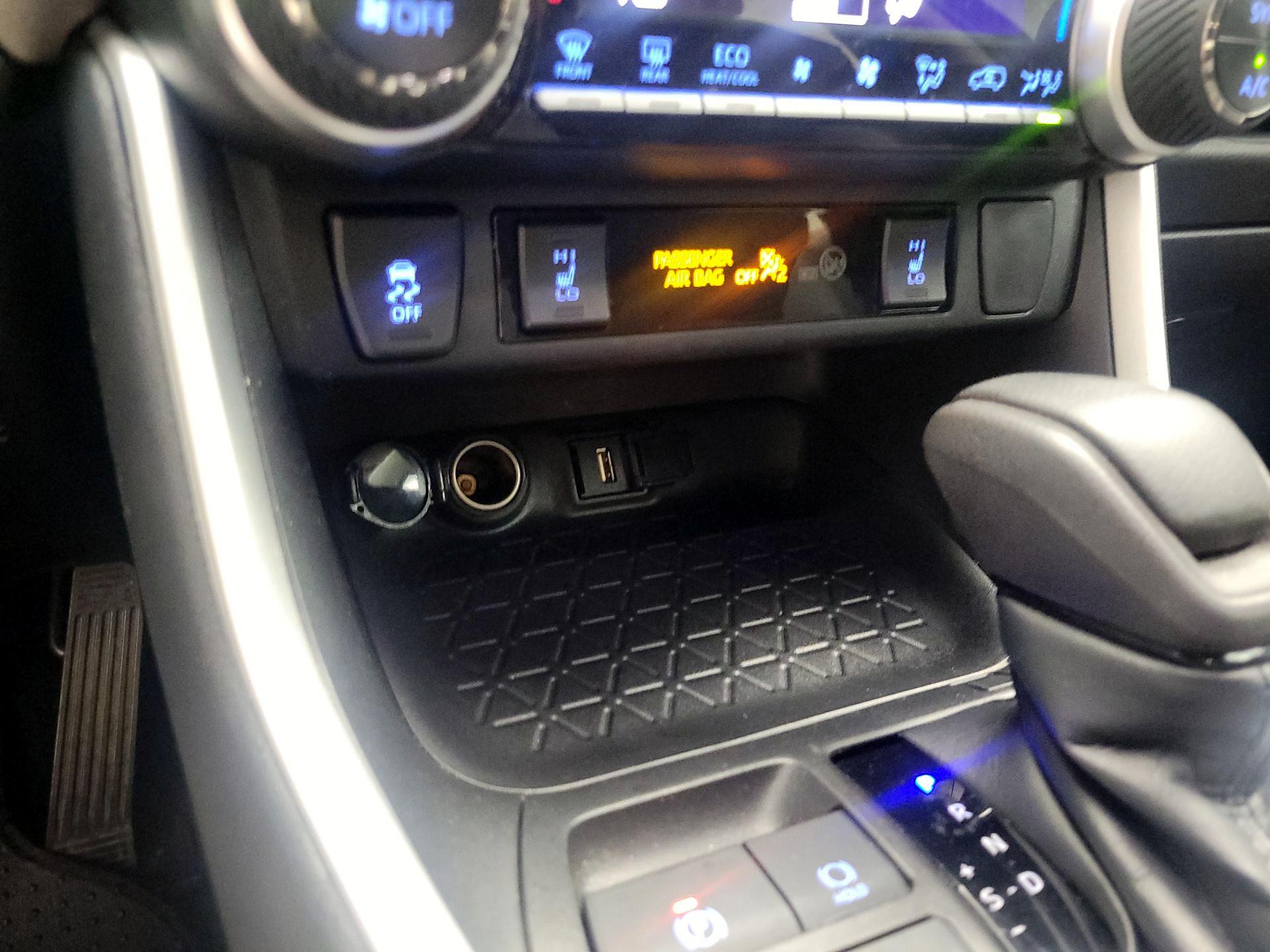 Thumbnail: 2022 Toyota RAV4 - 17